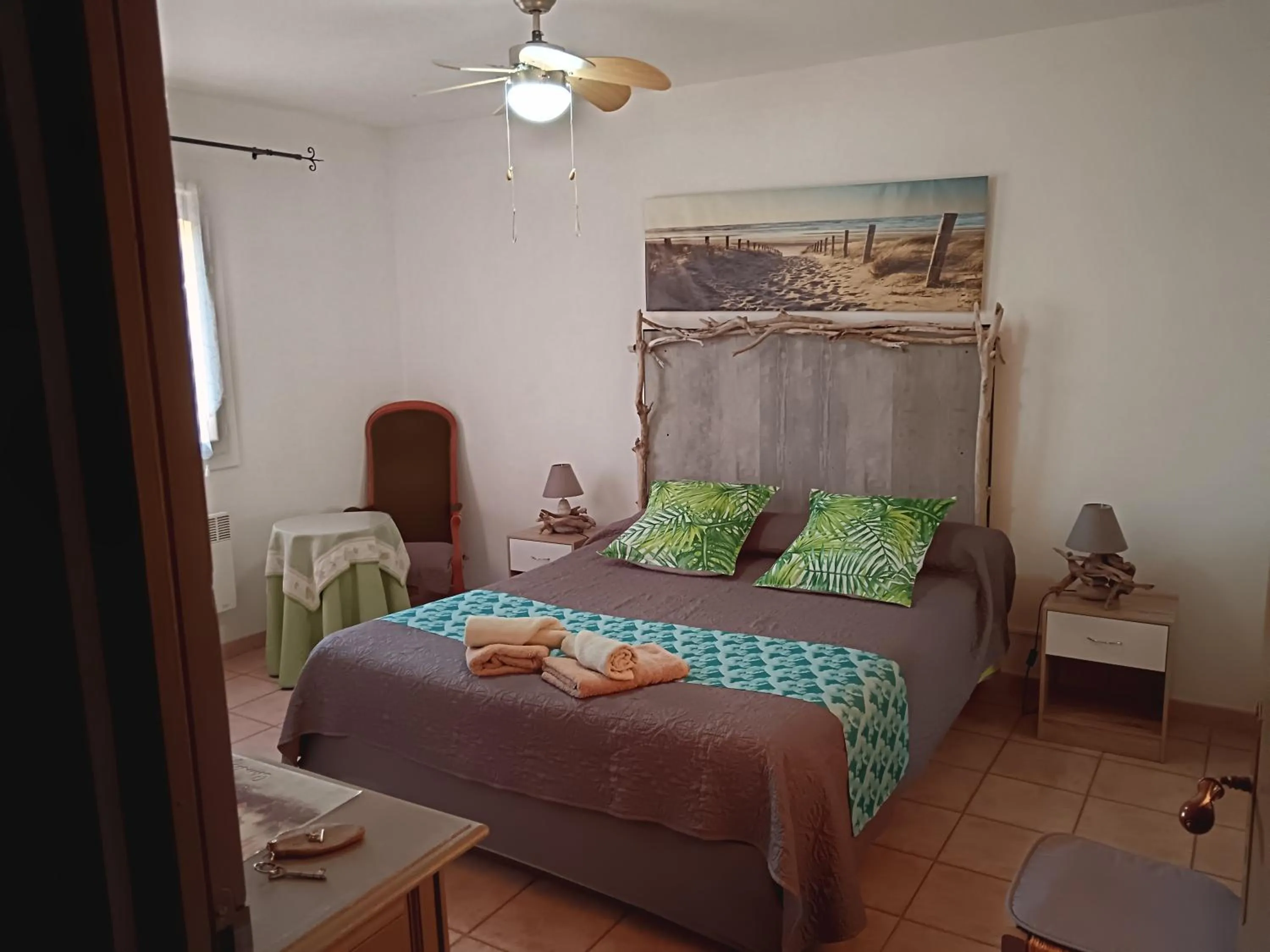 Bed in Chambre les flamants, climatisation, avec vue imprenable sur les étangs, petit déjeuner offert