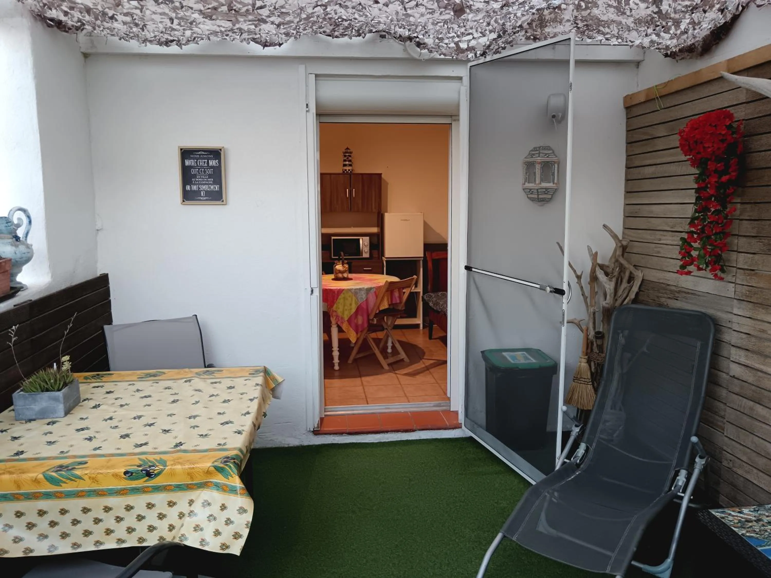 Chambre les flamants, climatisation, avec vue imprenable sur les étangs, petit déjeuner offert