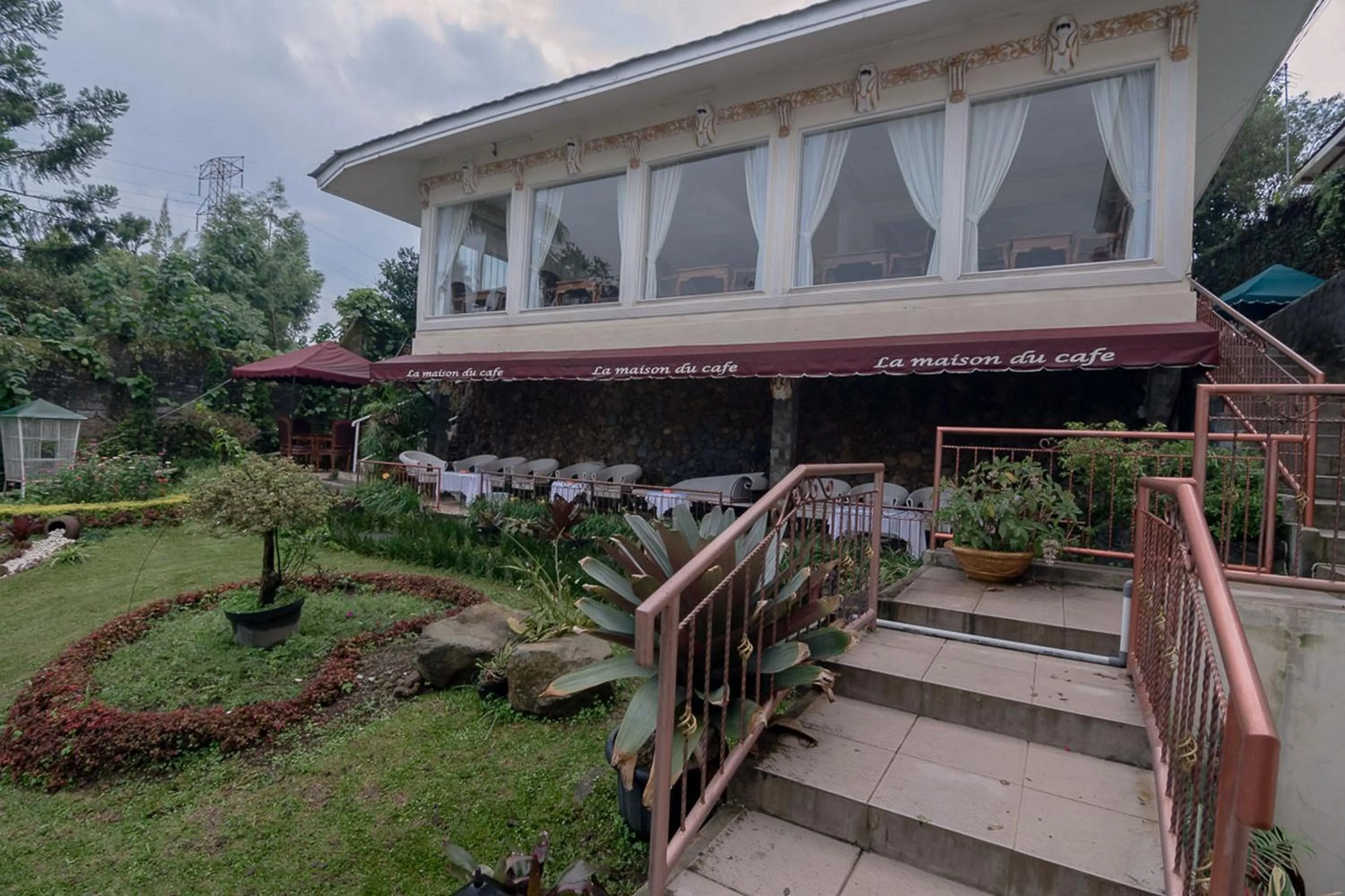 Property building in Urbanview Hotel Mon Bel Cibodas by RedDoorz