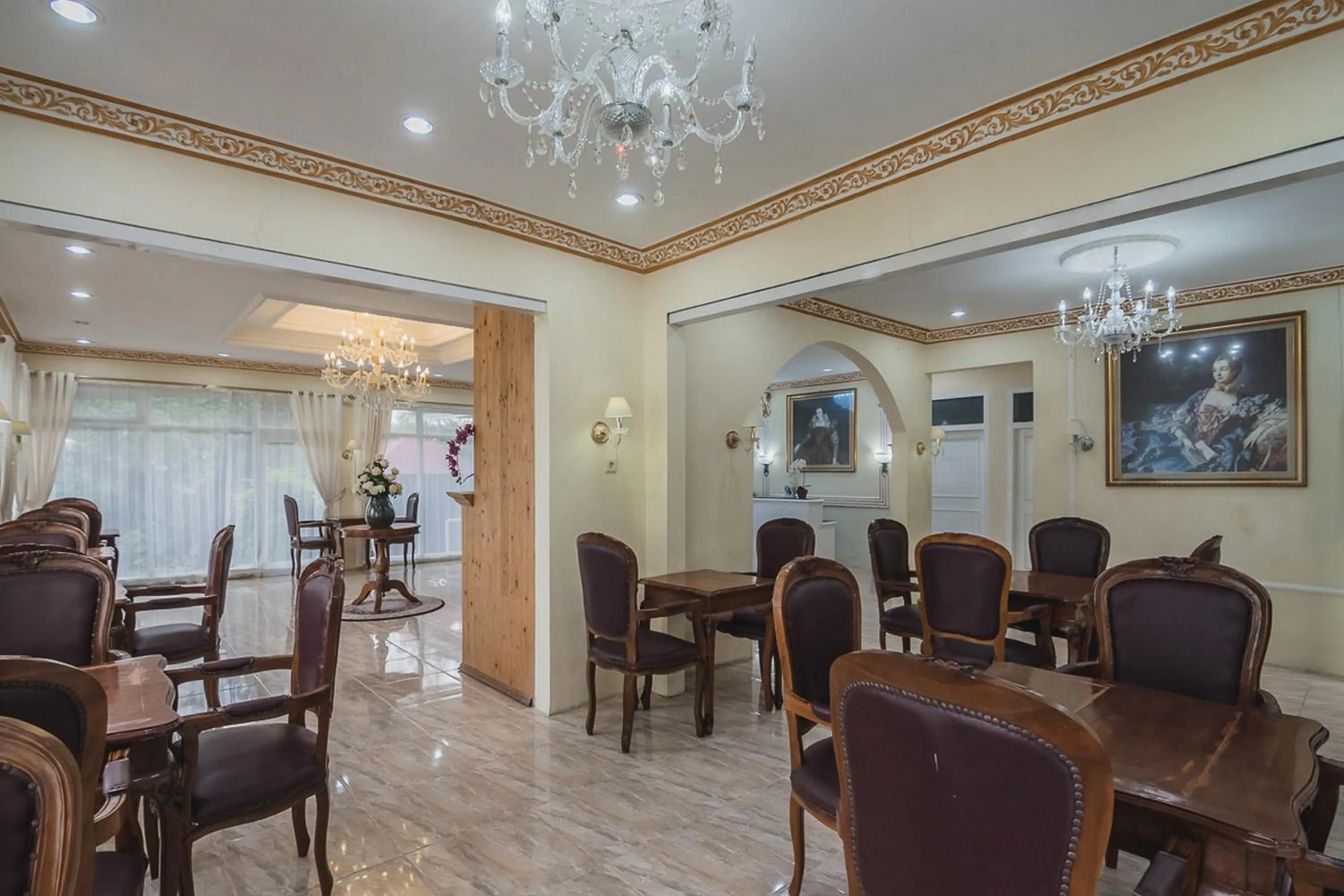 Restaurant/places to eat in Urbanview Hotel Mon Bel Cibodas by RedDoorz