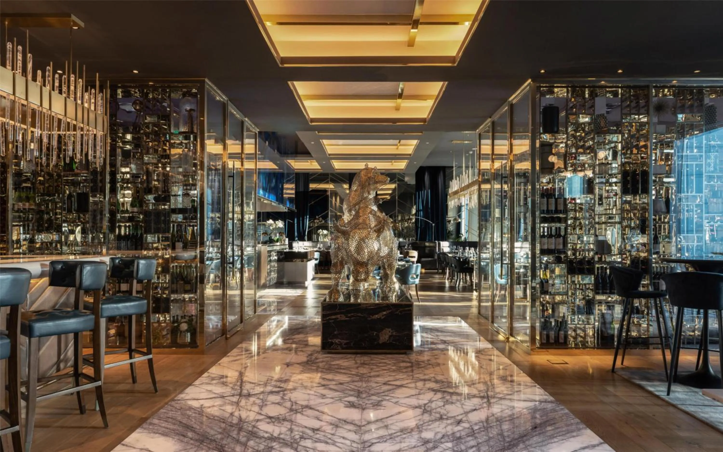 Lounge or bar in Waldorf Astoria Dubai International Financial Centre