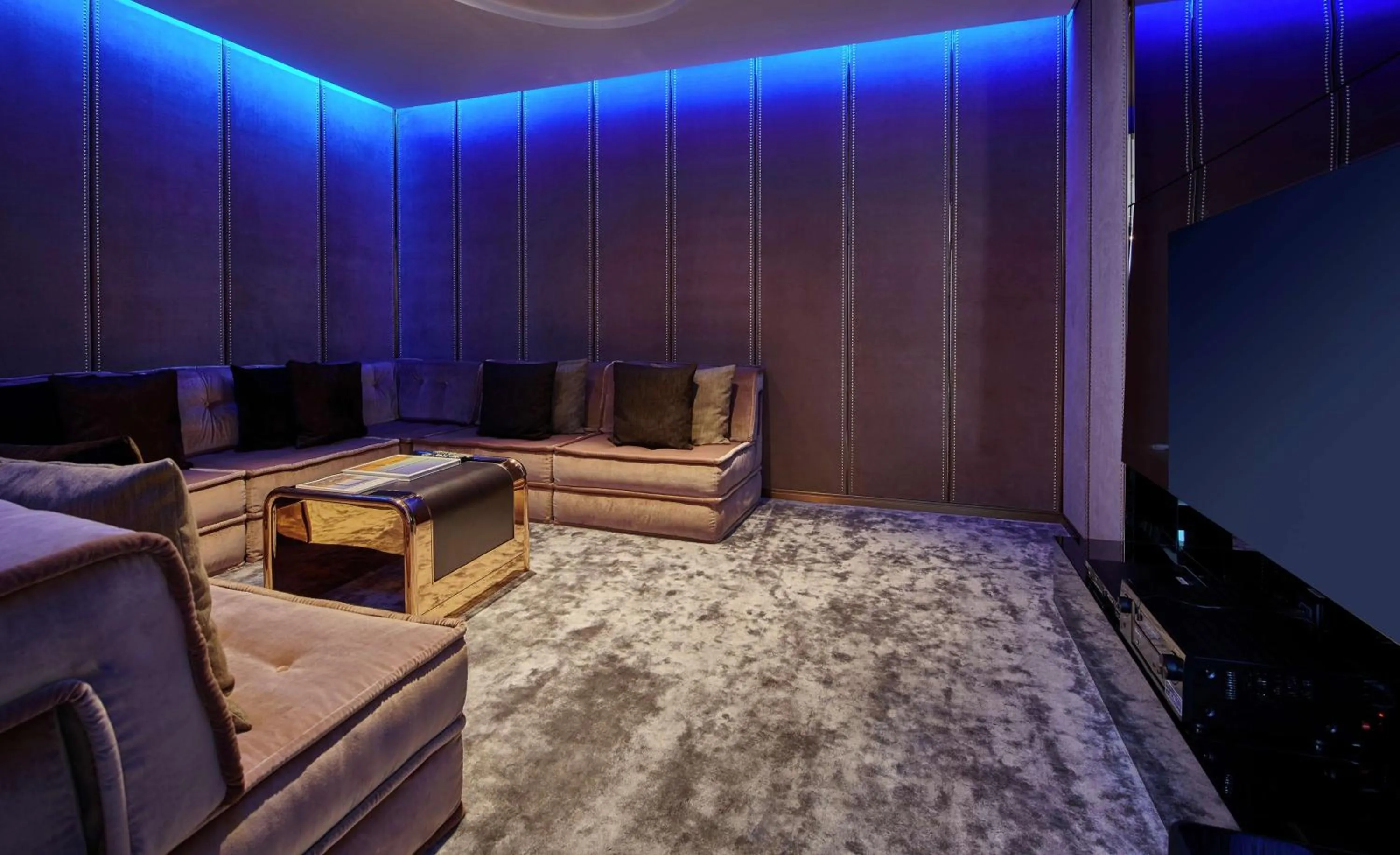 Living room in Waldorf Astoria Dubai International Financial Centre