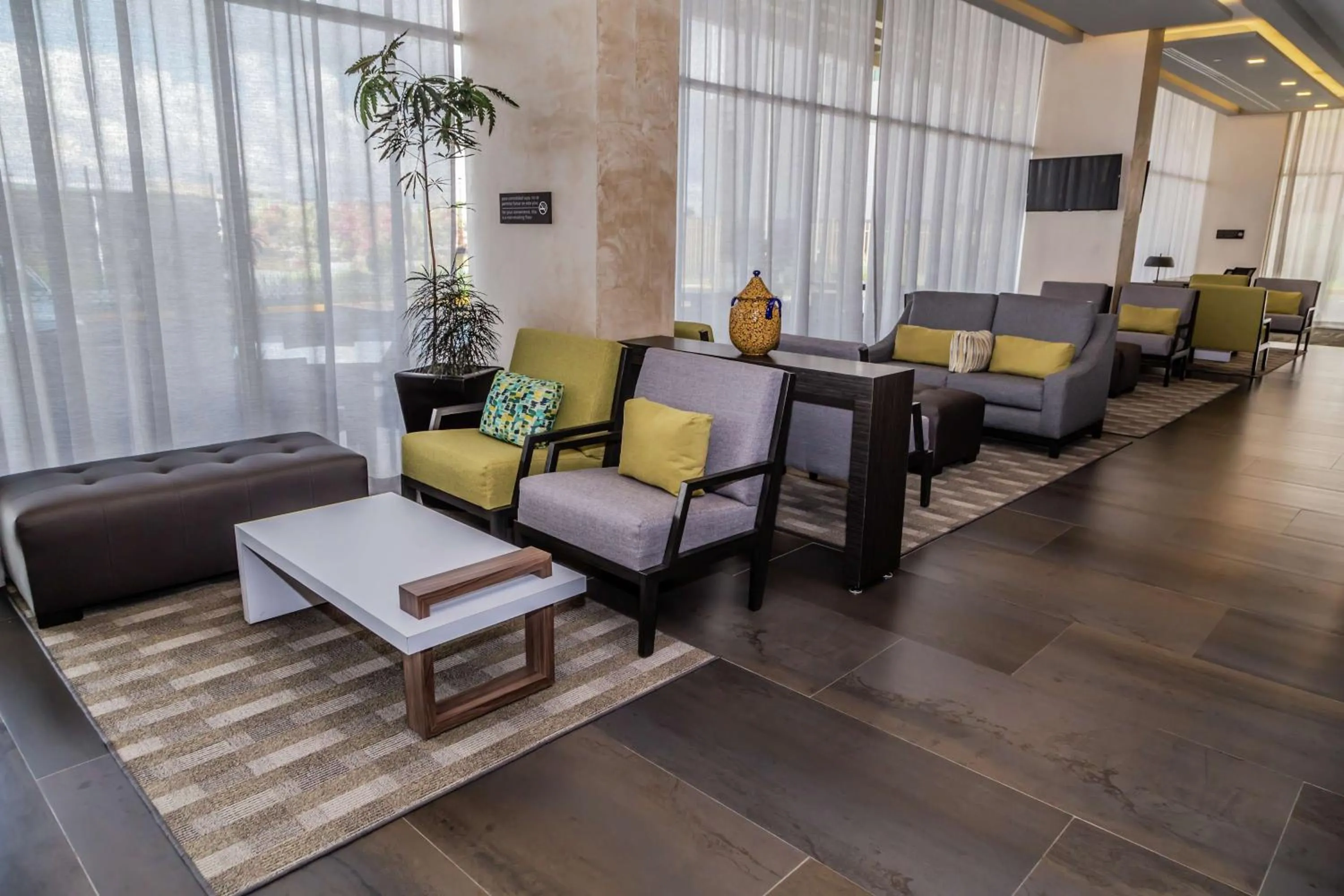Lobby or reception in Hampton Inn & Suites By Hilton Puebla