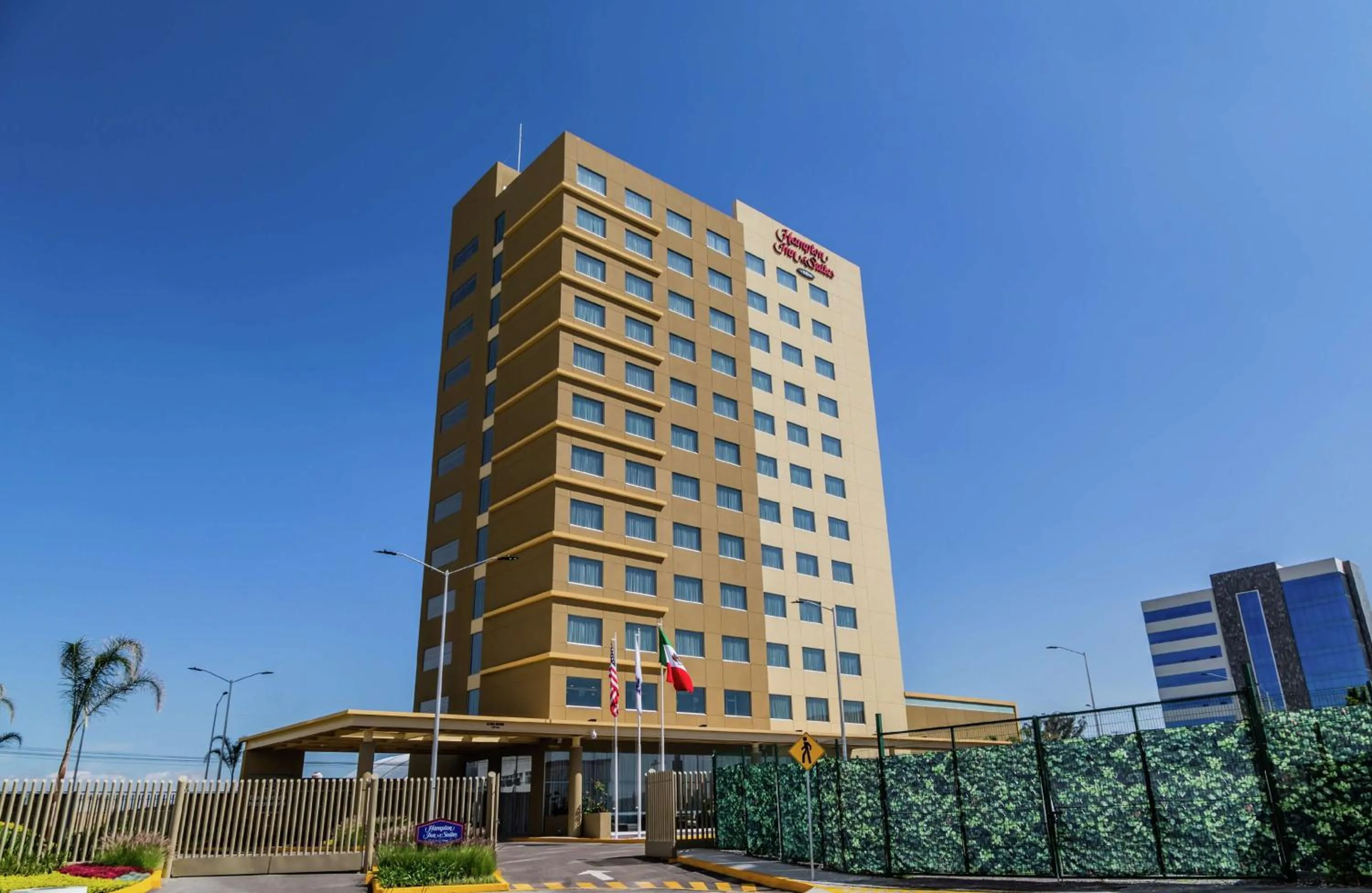 Property building in Hampton Inn & Suites By Hilton Puebla