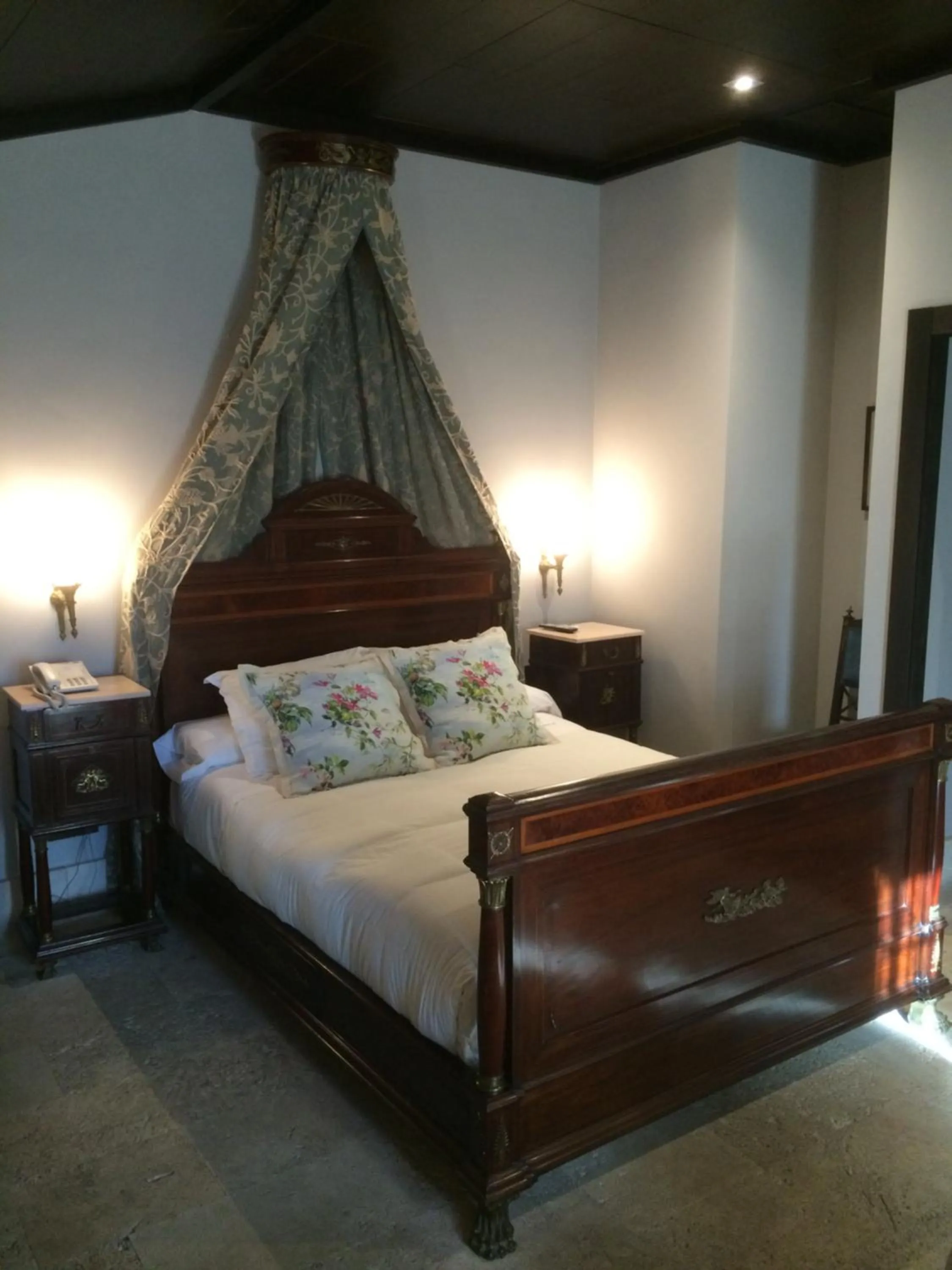 Bed in Hotel Palacio de Mengibar