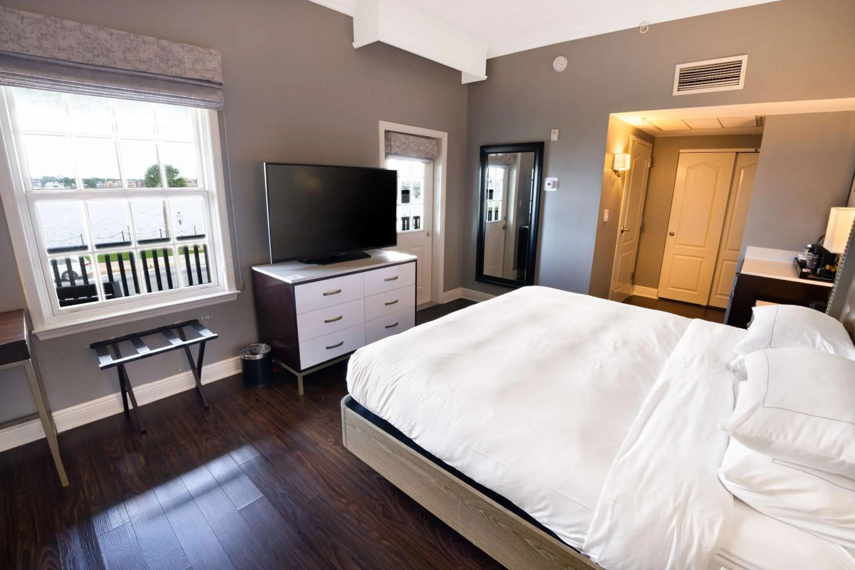 Bedroom, Bed in Hilton Saint Augustine Historic Bayfront