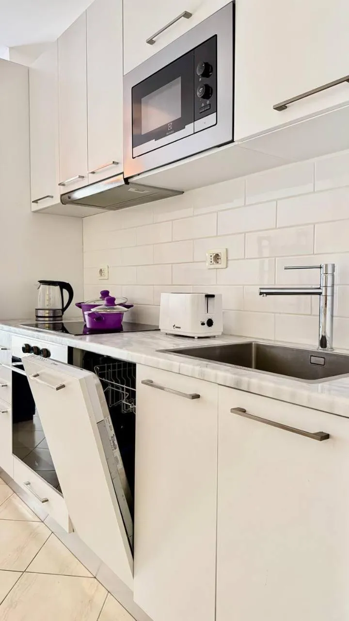Kitchen or kitchenette in Sail View Boutique Apartment