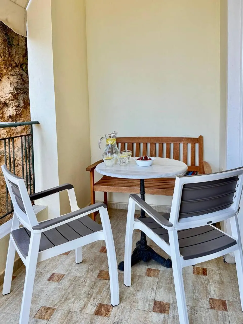 Seating area in Sail View Boutique Apartment