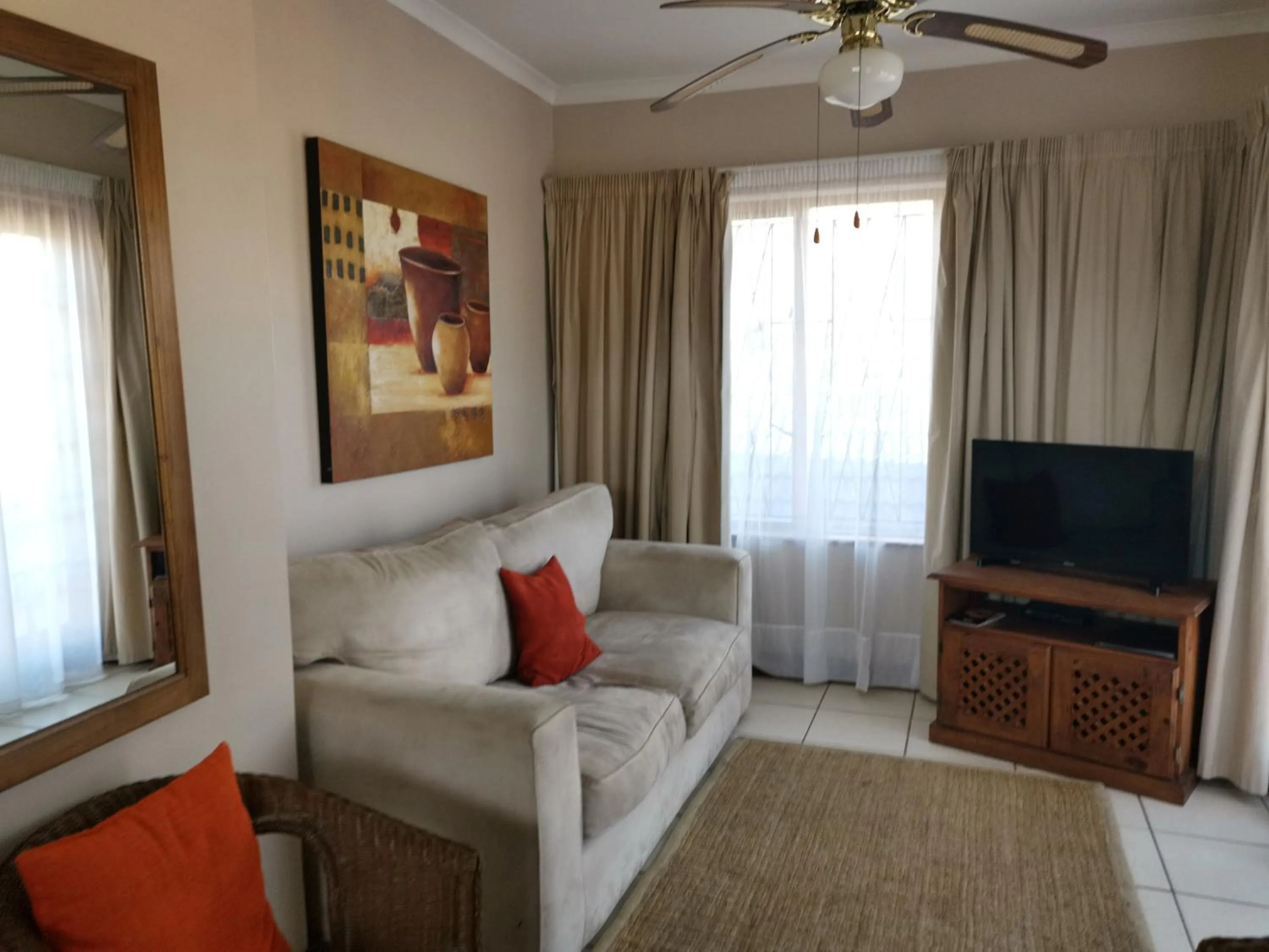 TV and multimedia in Summerstrand Beach Lodge