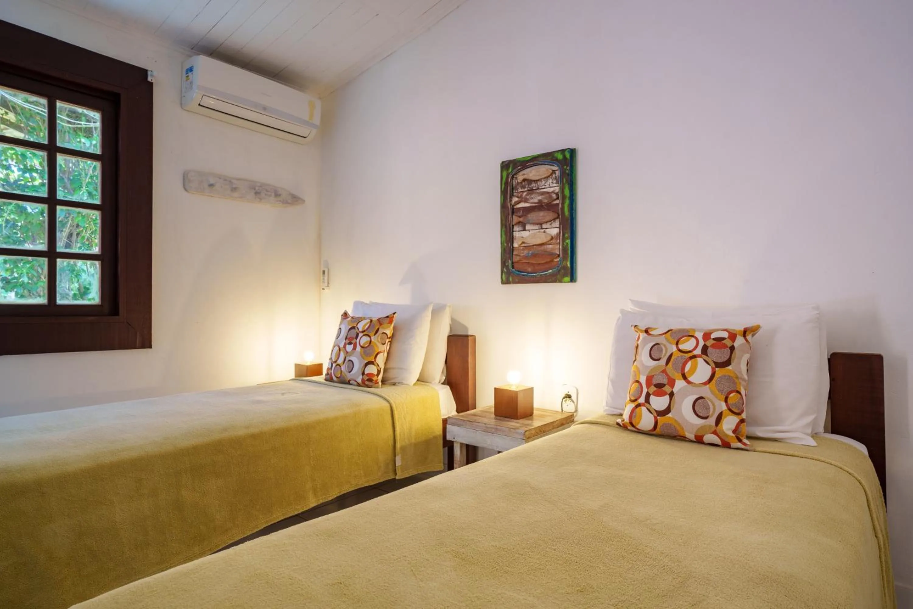 Property building, Bed in Pousada Casa Cactus Praia da Tartaruga Búzios