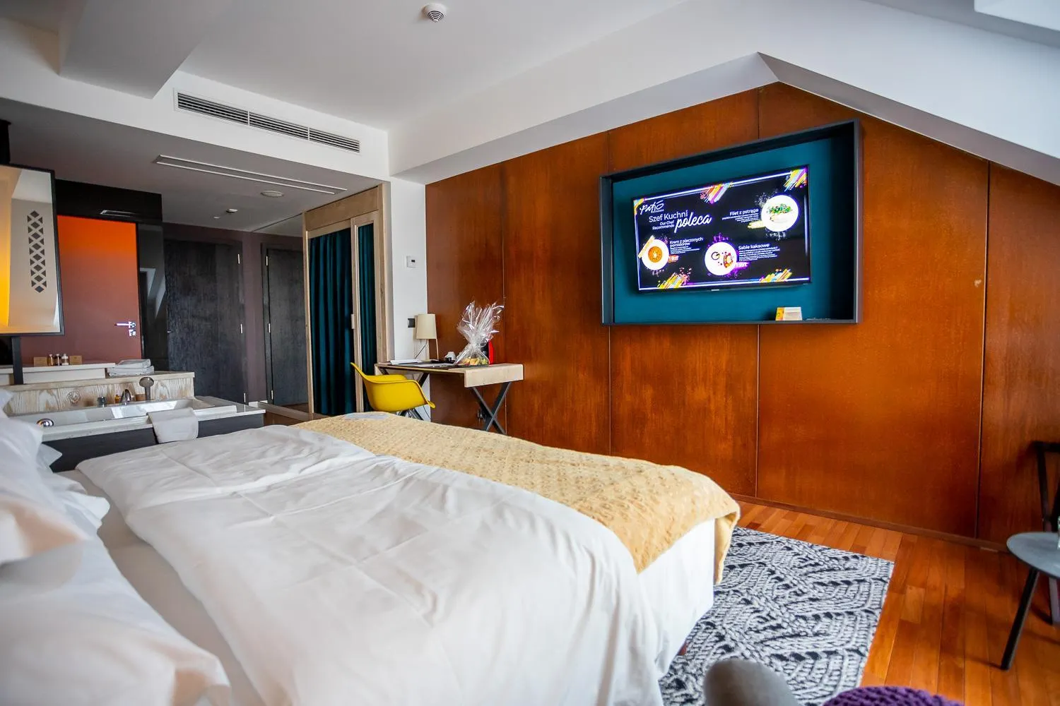 Bed in Hotel Bristol Tradition and Luxury