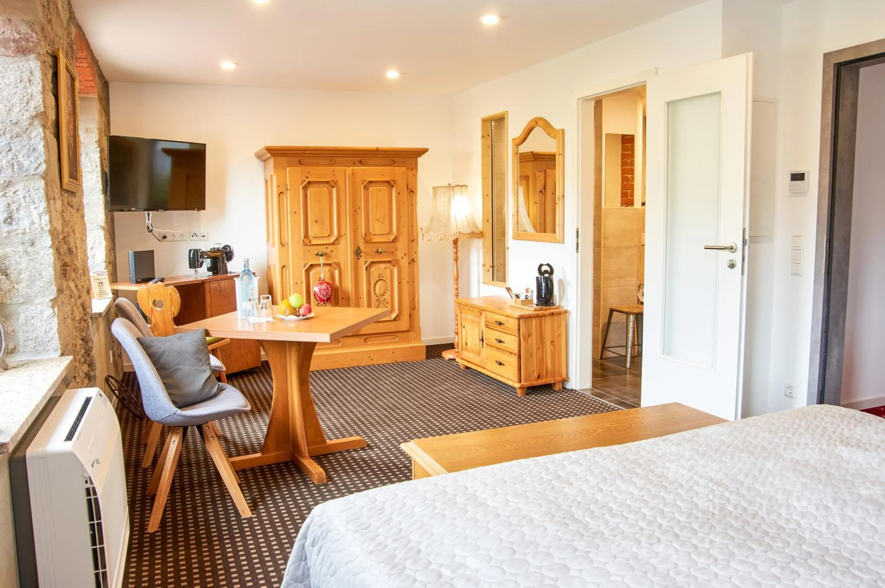 Photo of the whole room, Bed in "Alte Pension" Bautzen