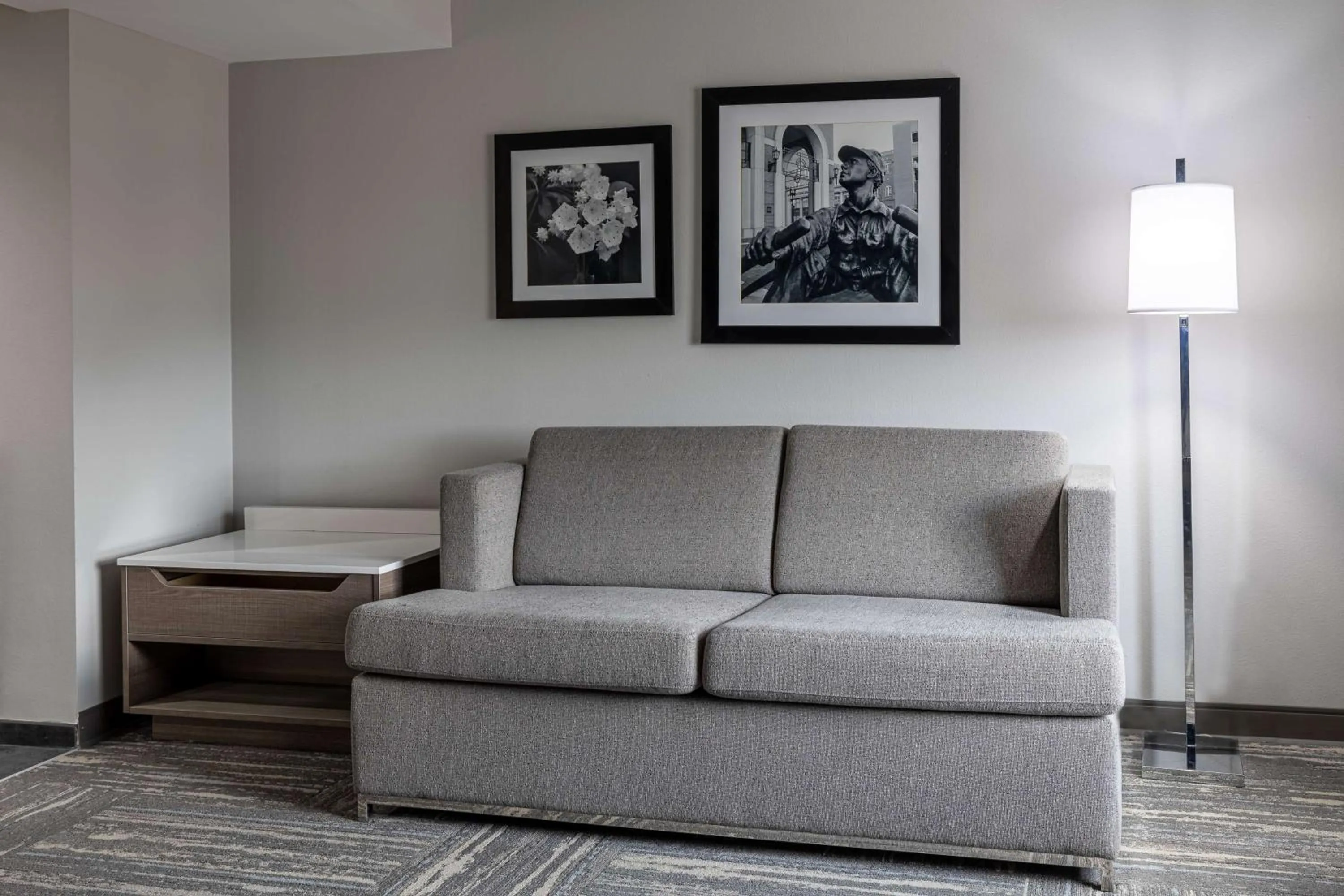 Living room in Hampton Inn & Suites Knoxville-Downtown