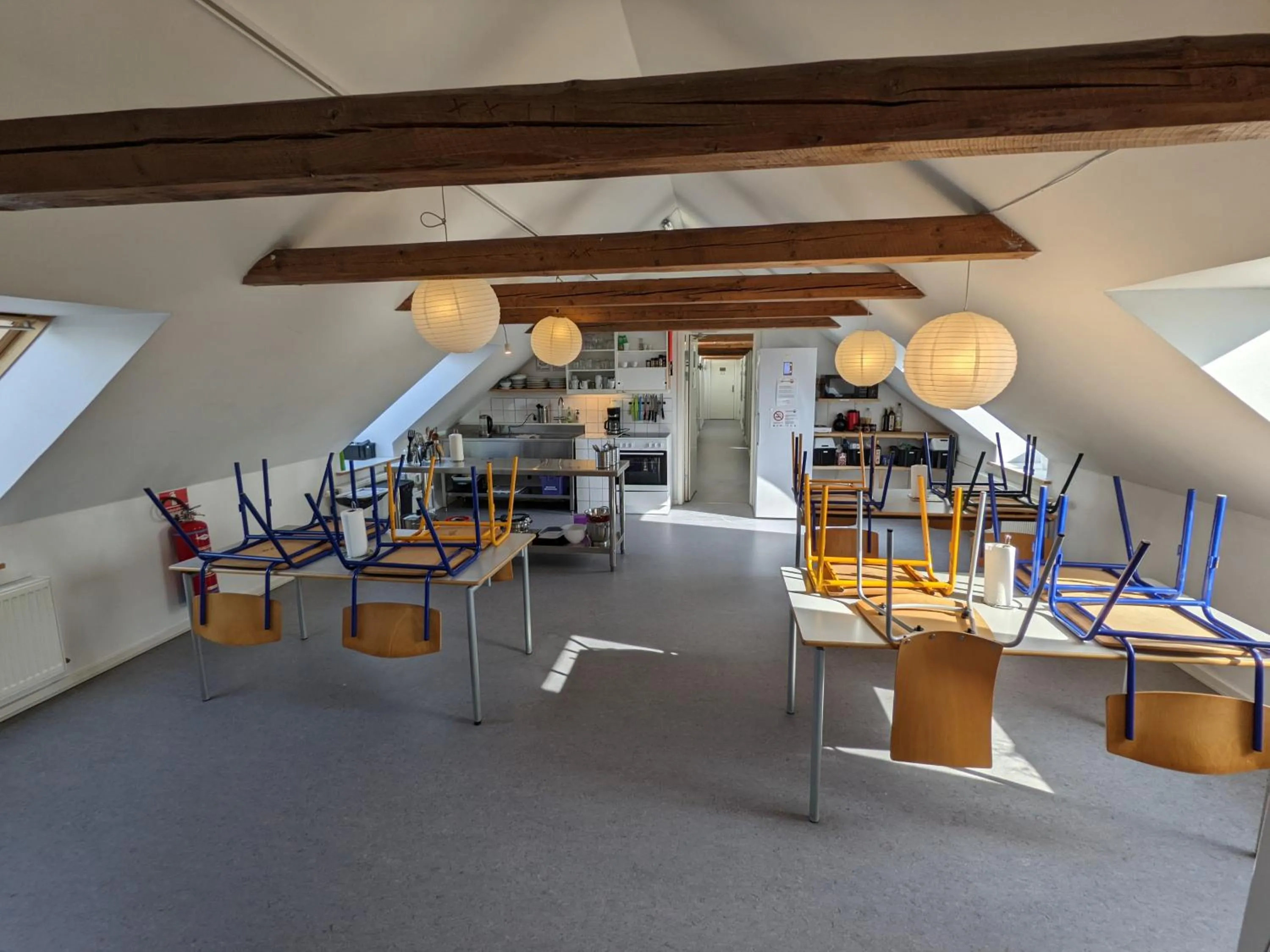 Kitchen or kitchenette in Nexø Modern Hostel. Private Rooms