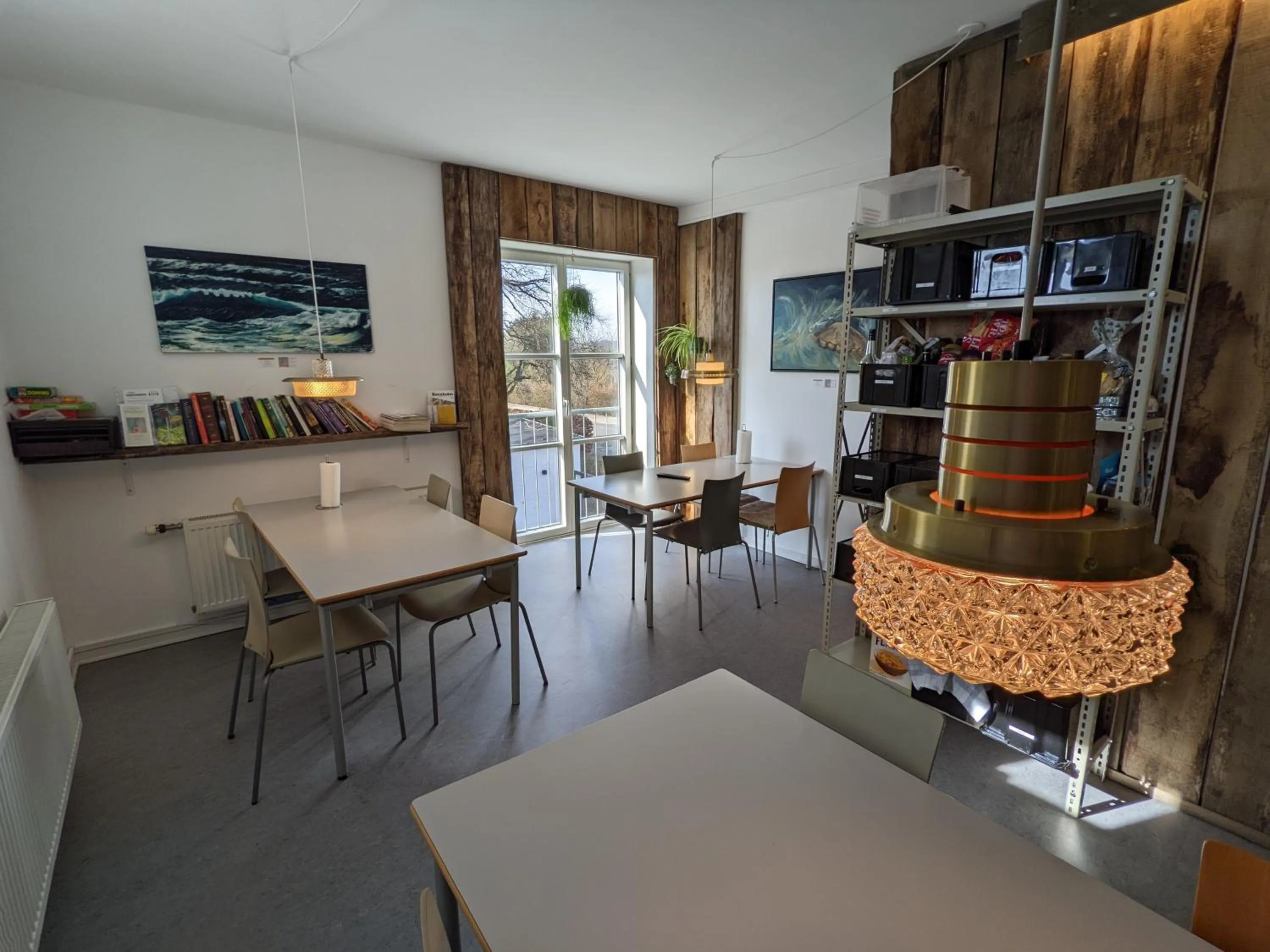 Communal lounge/ TV room in Nexø Modern Hostel. Private Rooms