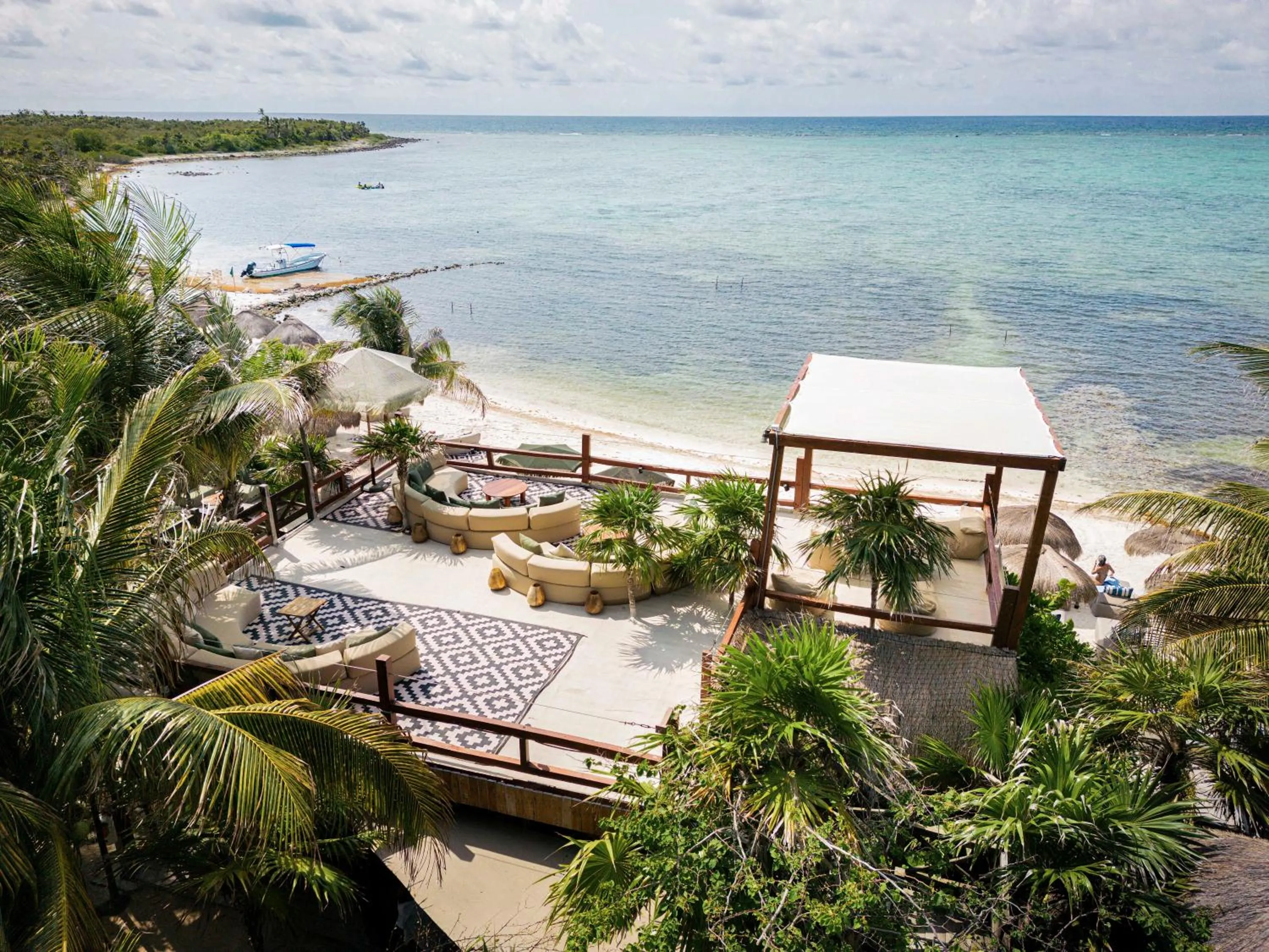 Restaurant/places to eat in Jashita Hotel