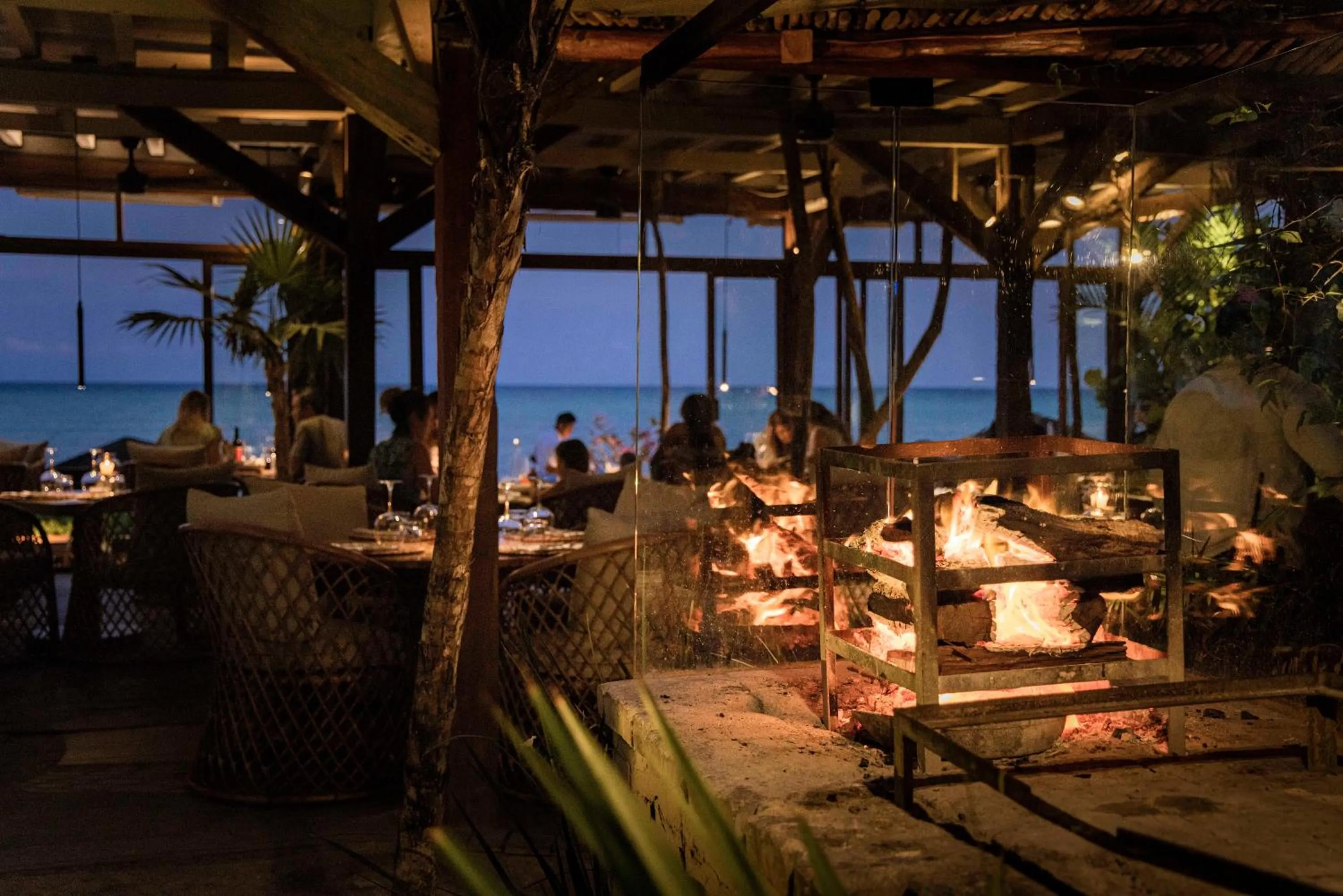 Restaurant/places to eat in Jashita Hotel