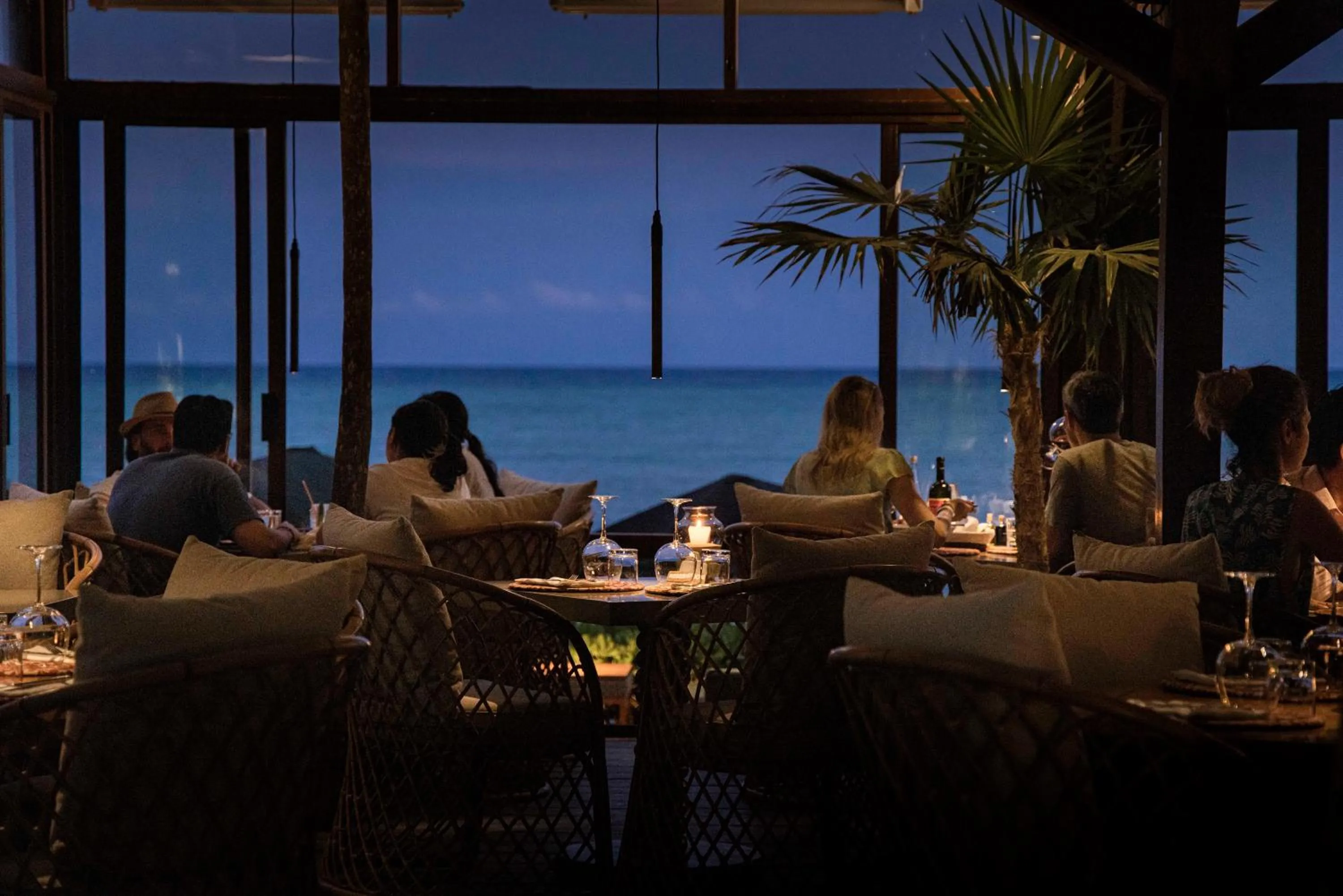 Restaurant/places to eat in Jashita Hotel