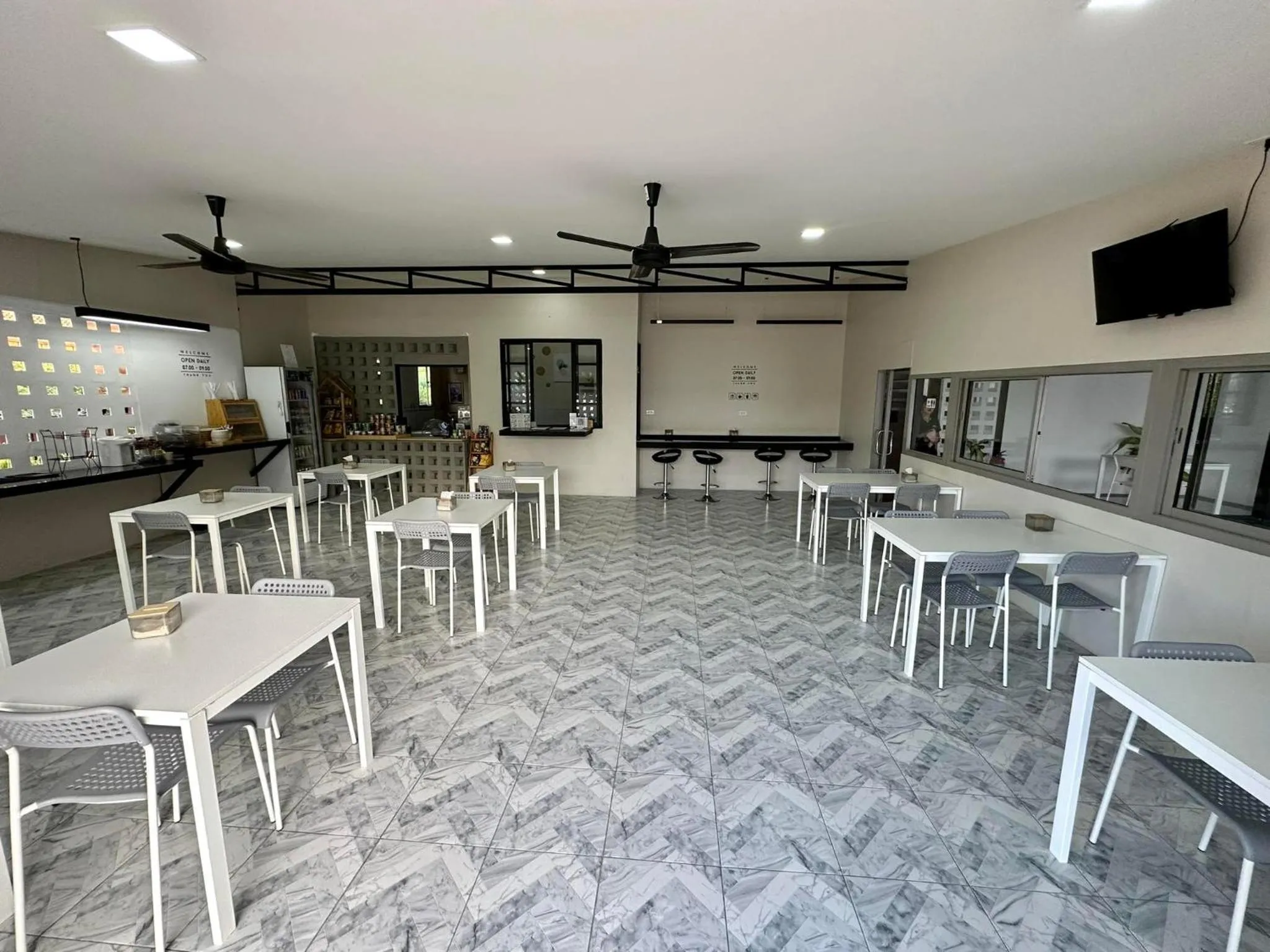 Restaurant/places to eat in Juni House Chumphon