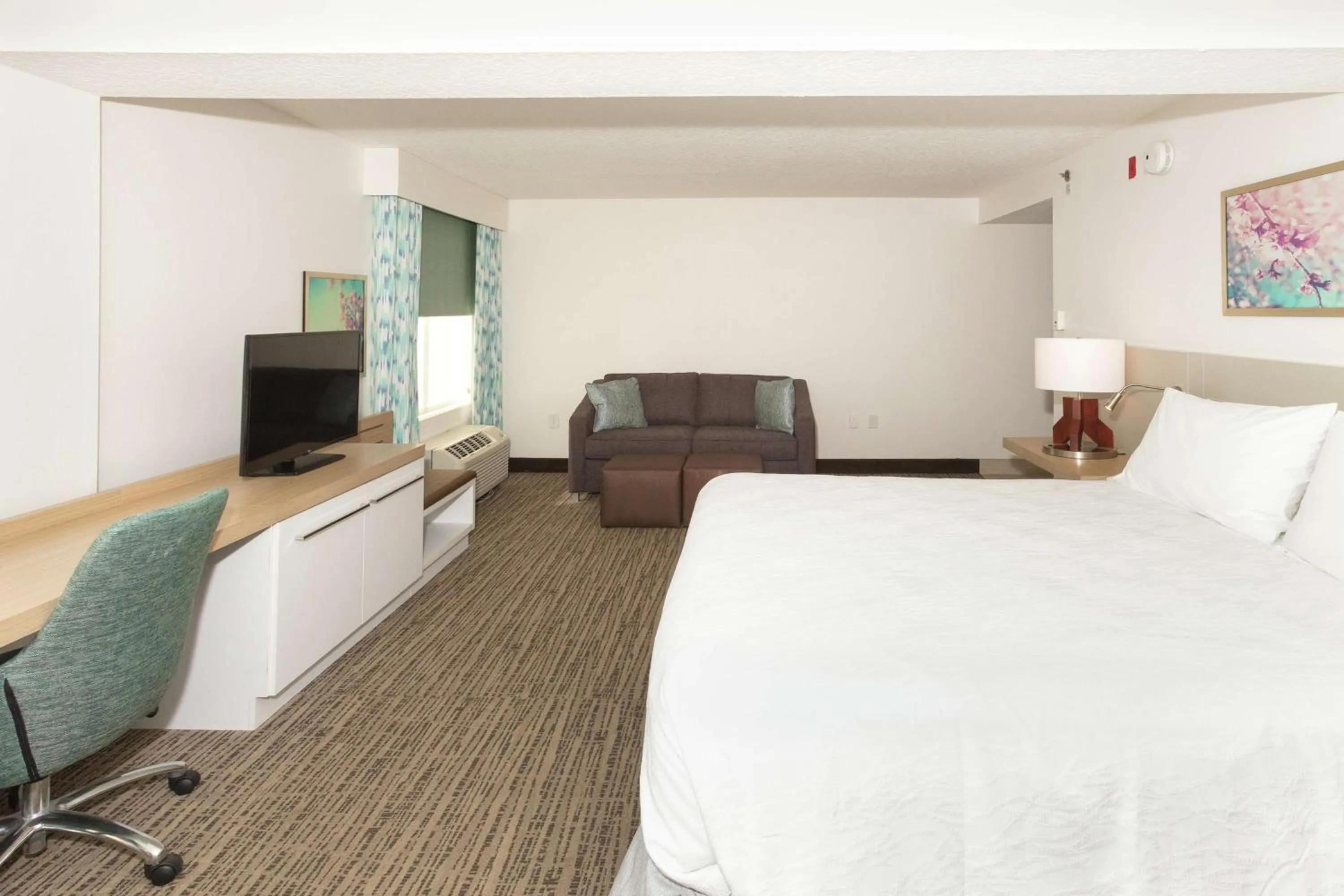 Bedroom, Bed in Hilton Garden Inn Saint Augustine Beach