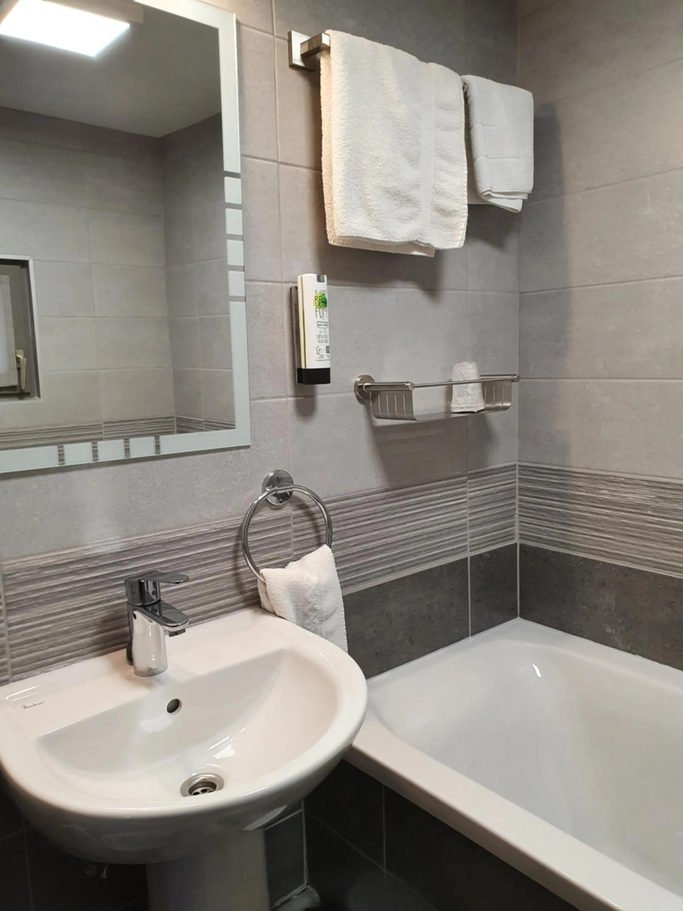 Bathroom in Hotel Piano 2 - Mont-St-Guibert - Louvain-la-Neuve