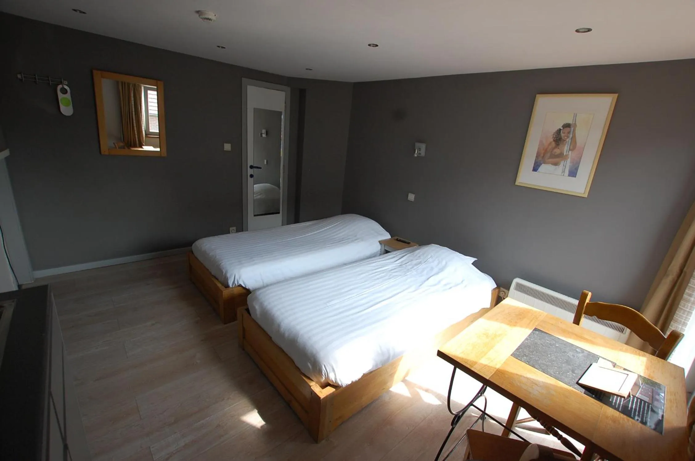 Photo of the whole room, Bed in Hotel Piano 2 - Mont-St-Guibert - Louvain-la-Neuve