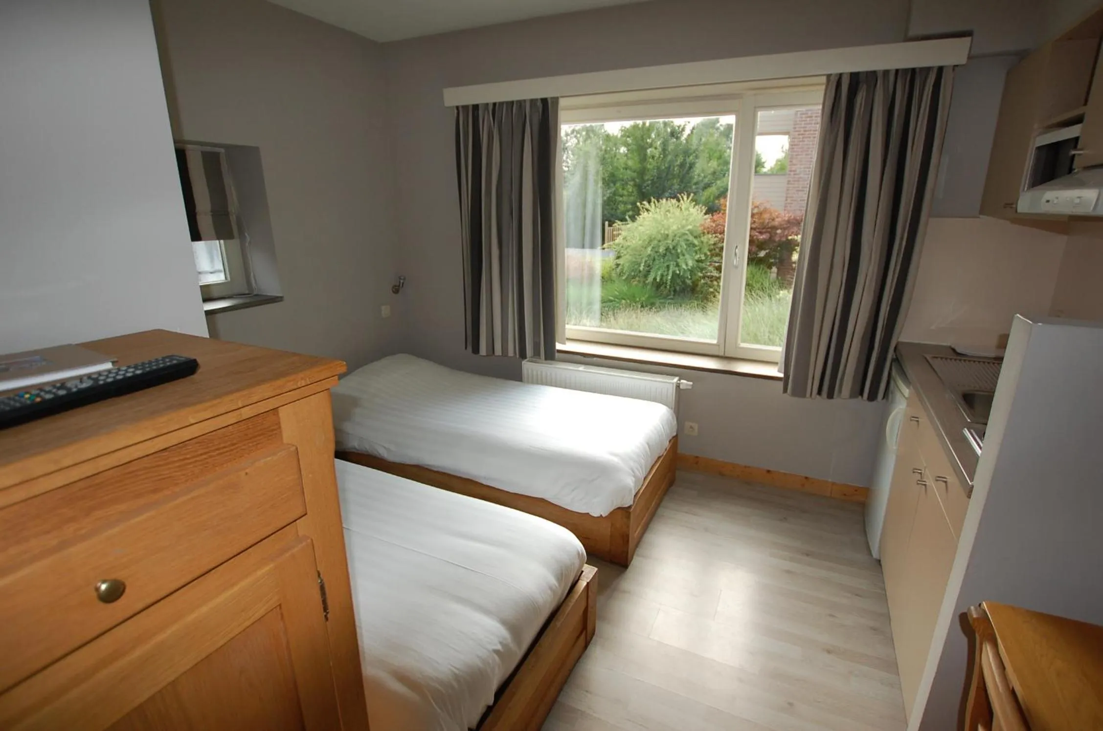 Photo of the whole room, Bed in Hotel Piano 2 - Mont-St-Guibert - Louvain-la-Neuve