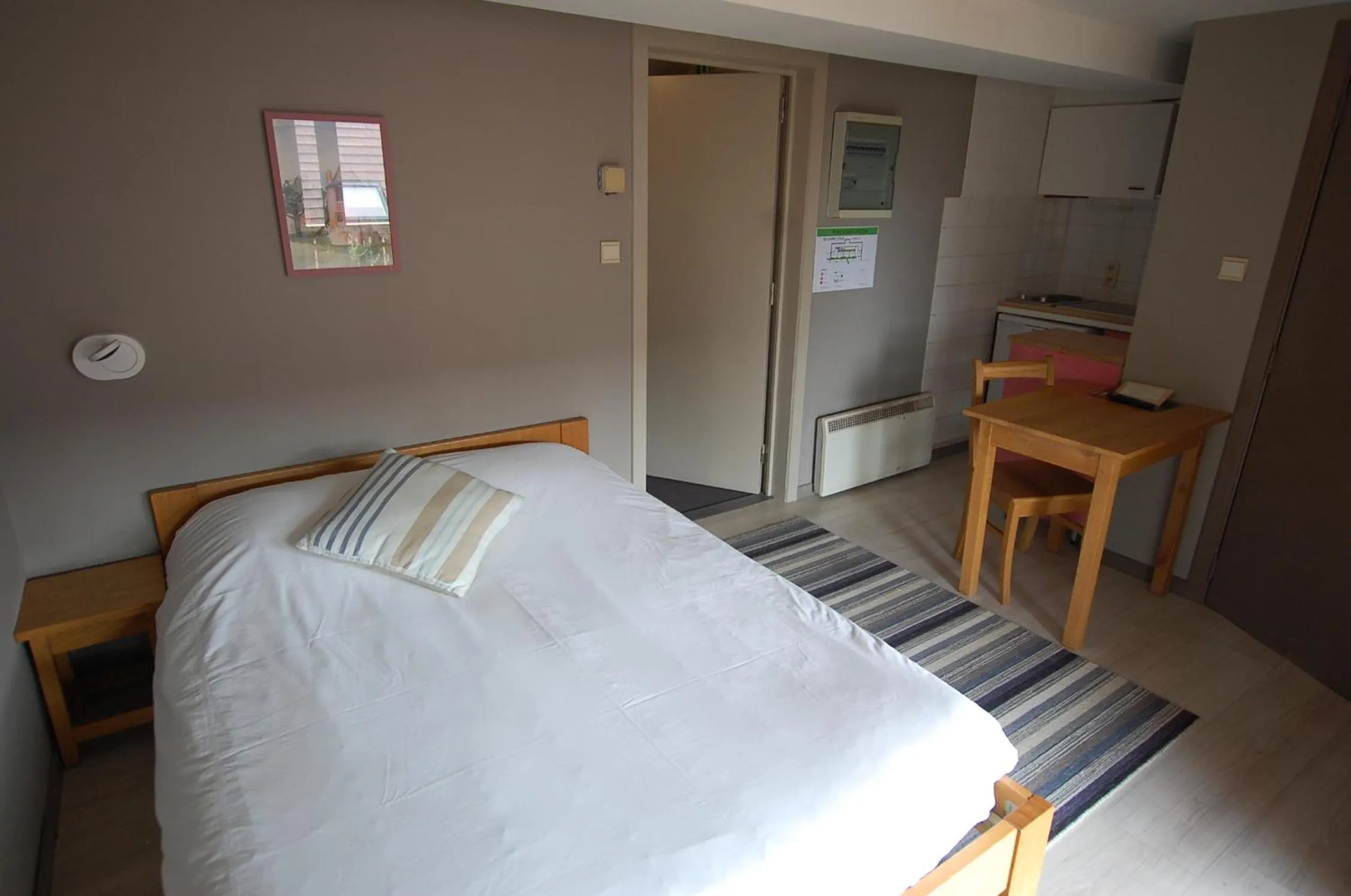 Photo of the whole room, Bed in Hotel Piano 2 - Mont-St-Guibert - Louvain-la-Neuve