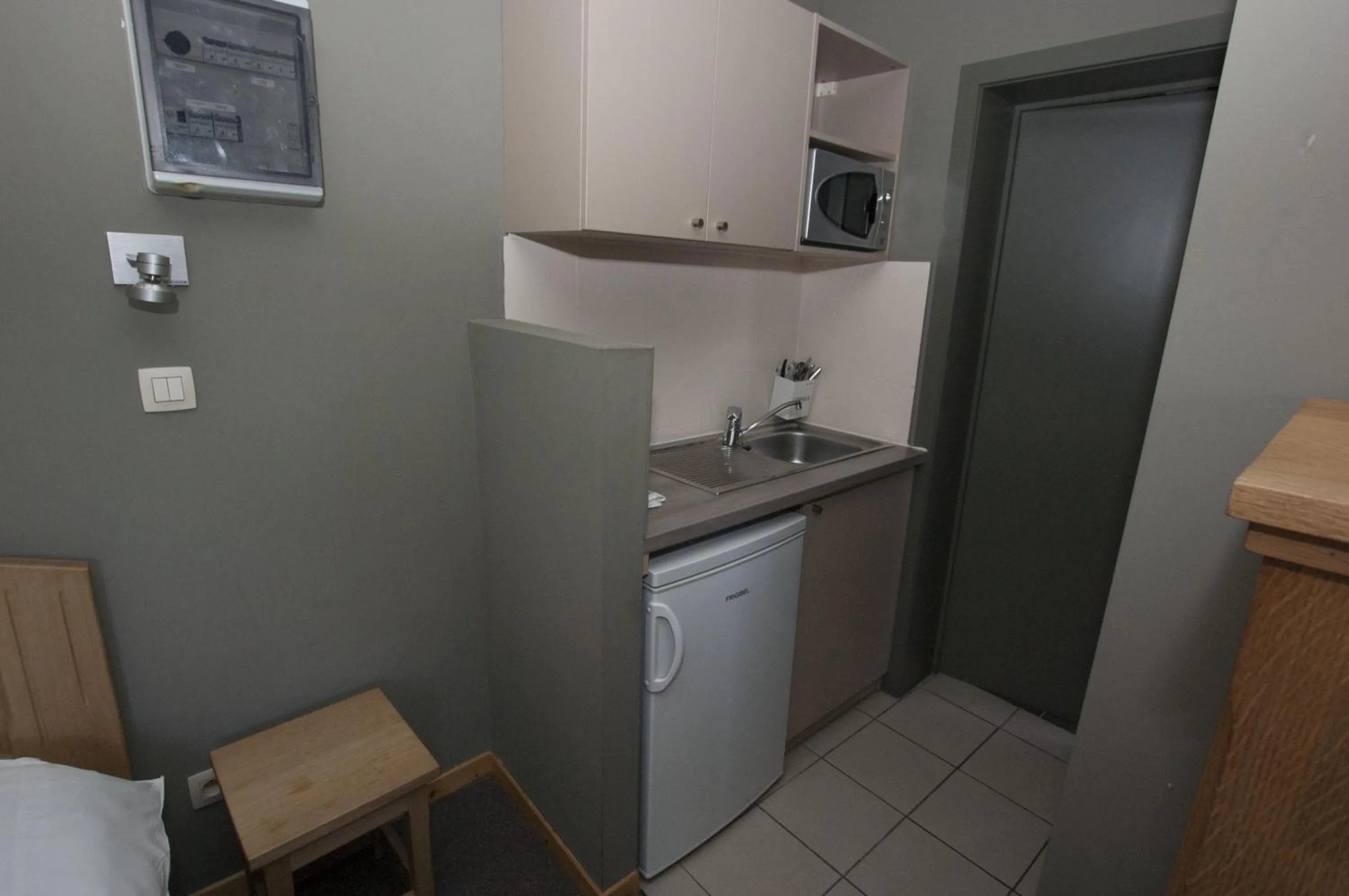 Kitchen or kitchenette in Hotel Piano 2 - Mont-St-Guibert - Louvain-la-Neuve