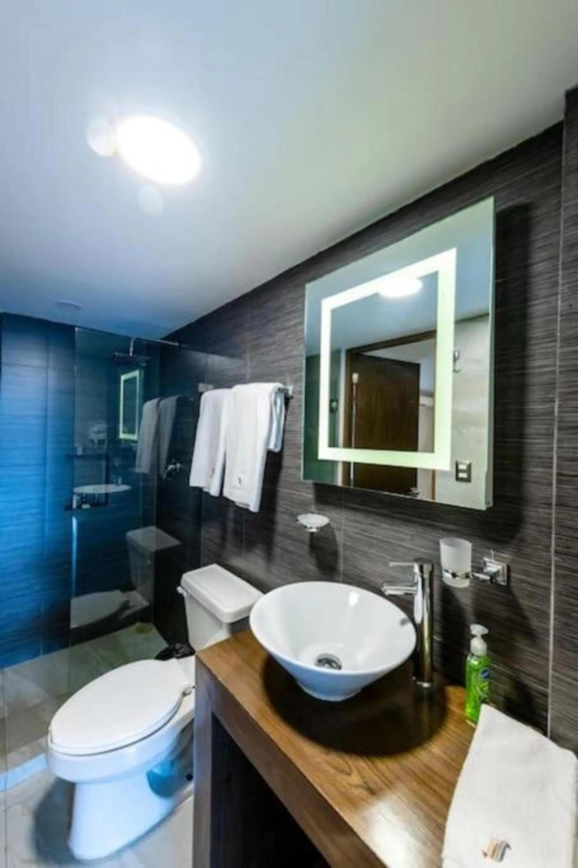 Shower in Rochester 10