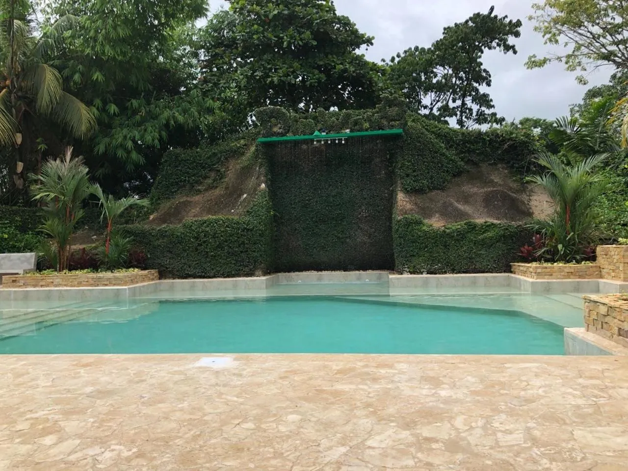 Swimming pool in Diuwak