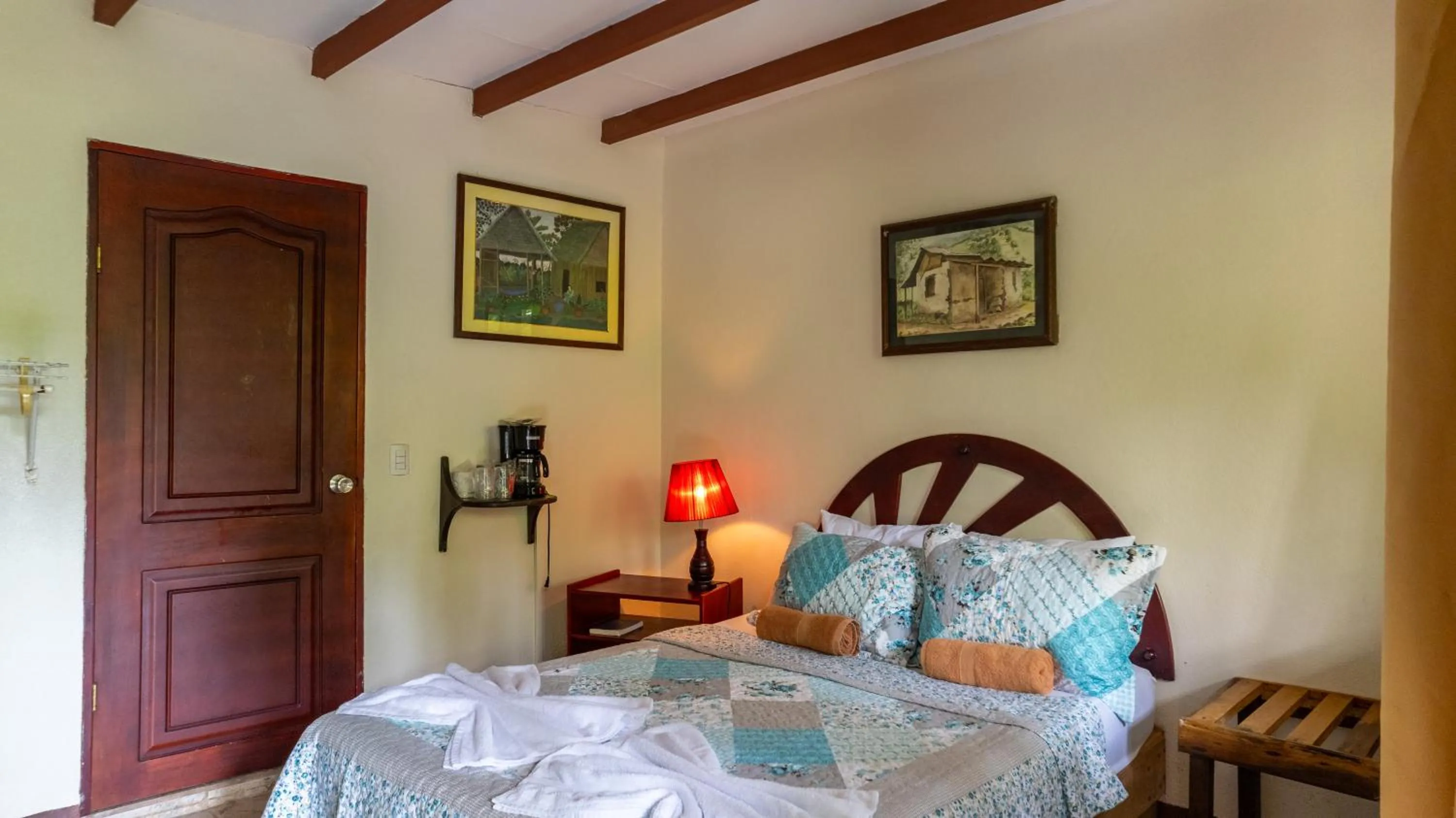 Bedroom, Bed in Diuwak