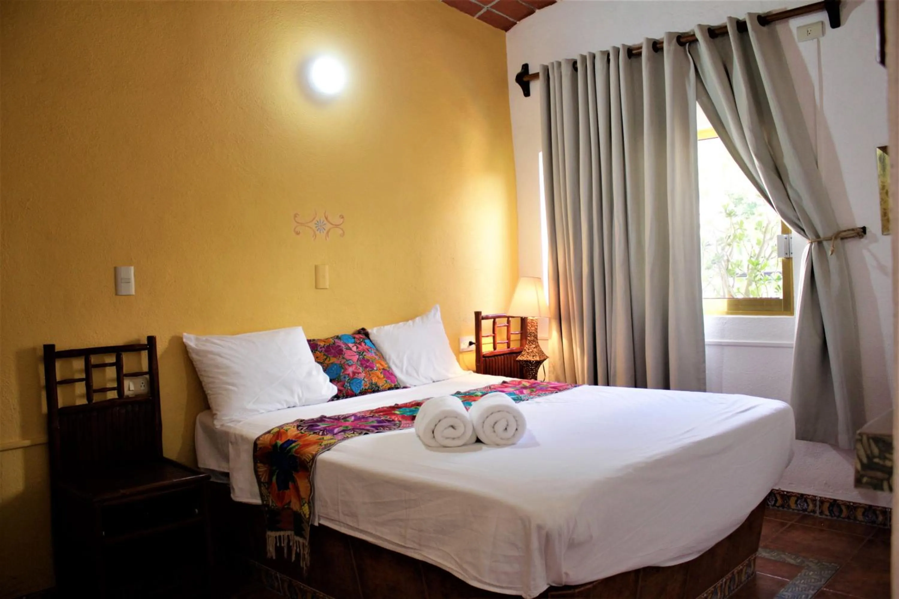 Photo of the whole room, Bed in Hotel Diamante Sayulita
