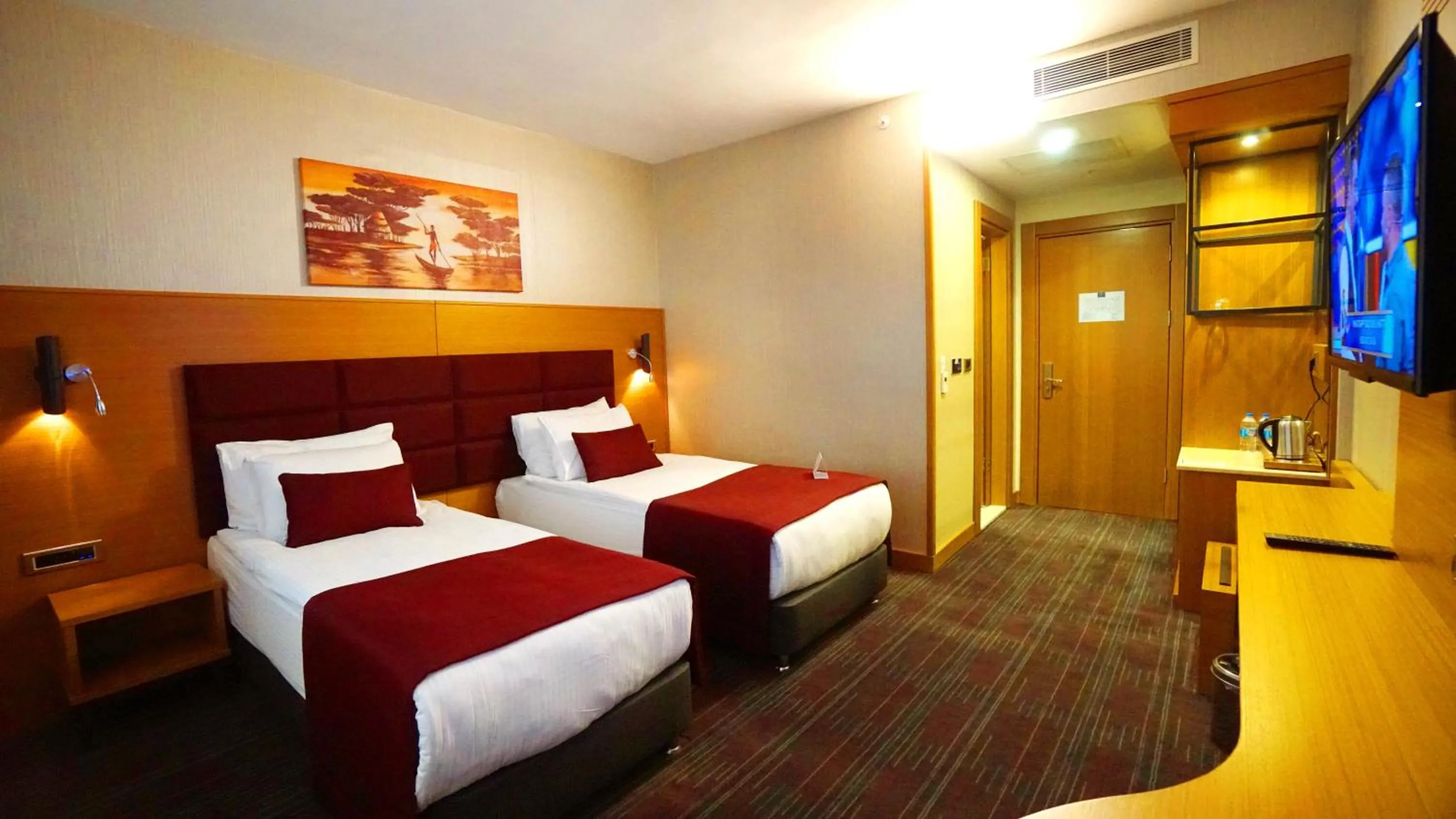 Photo of the whole room, Bed in New Garden Hotel