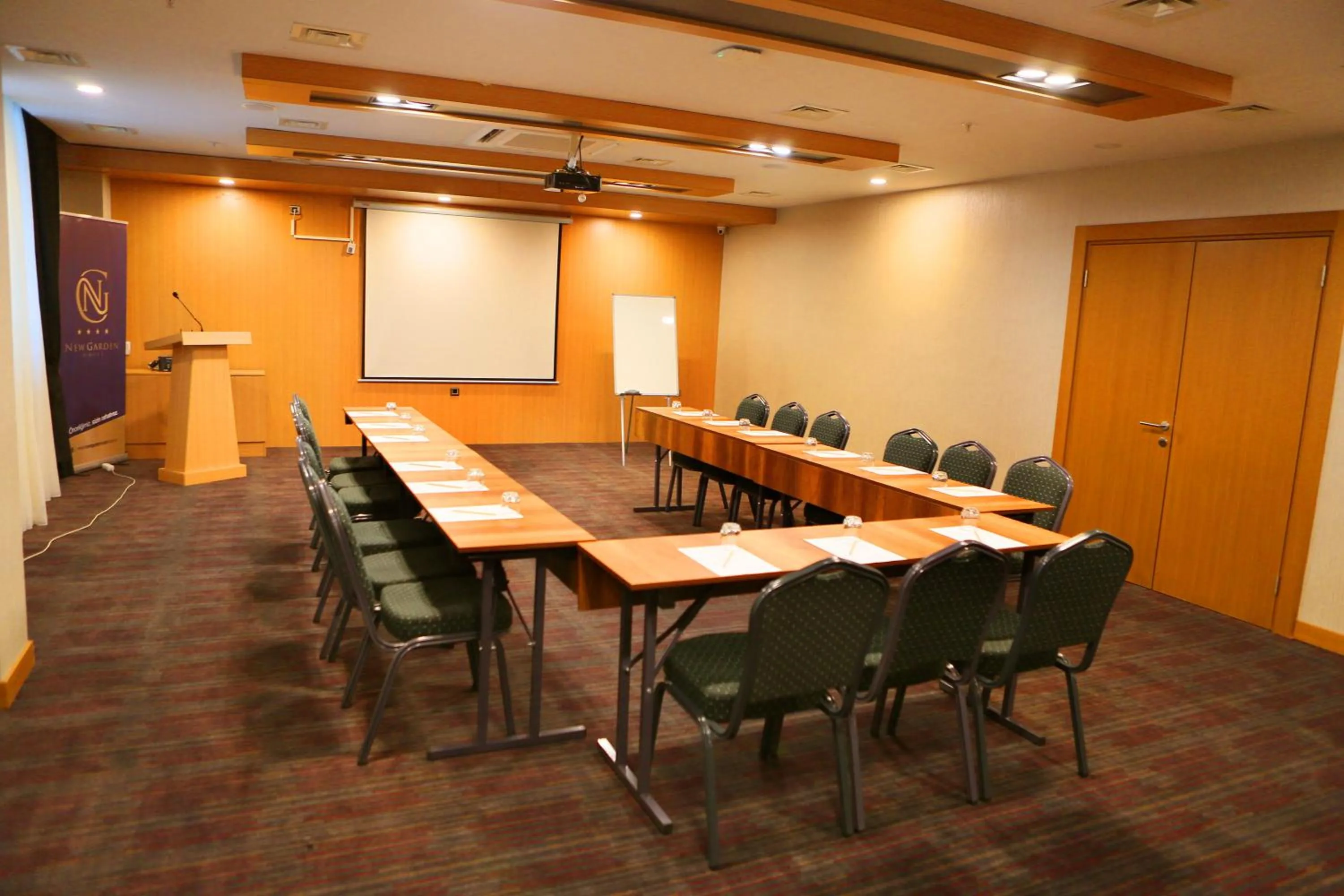 Business facilities in New Garden Hotel