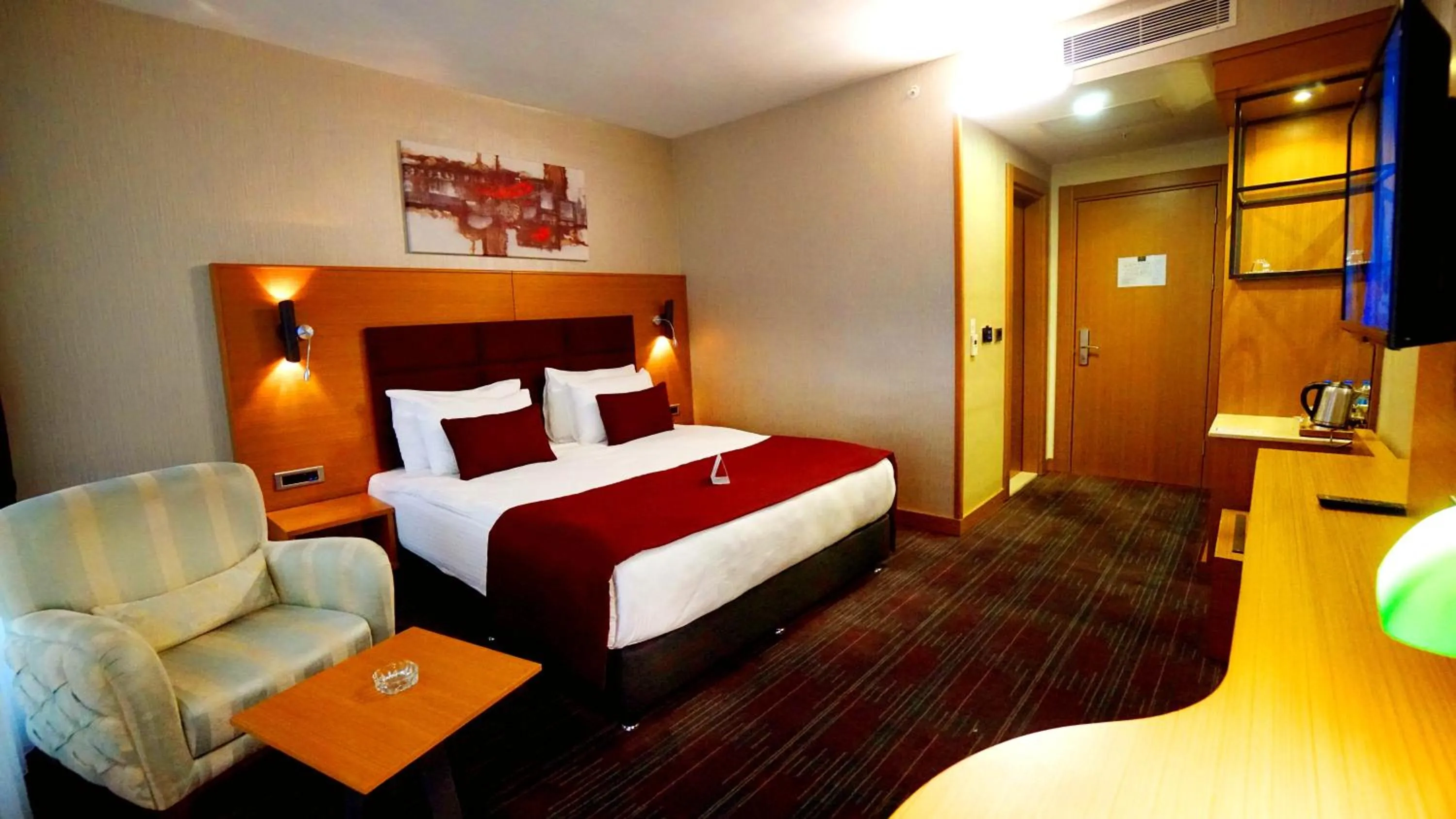 Photo of the whole room, Bed in New Garden Hotel