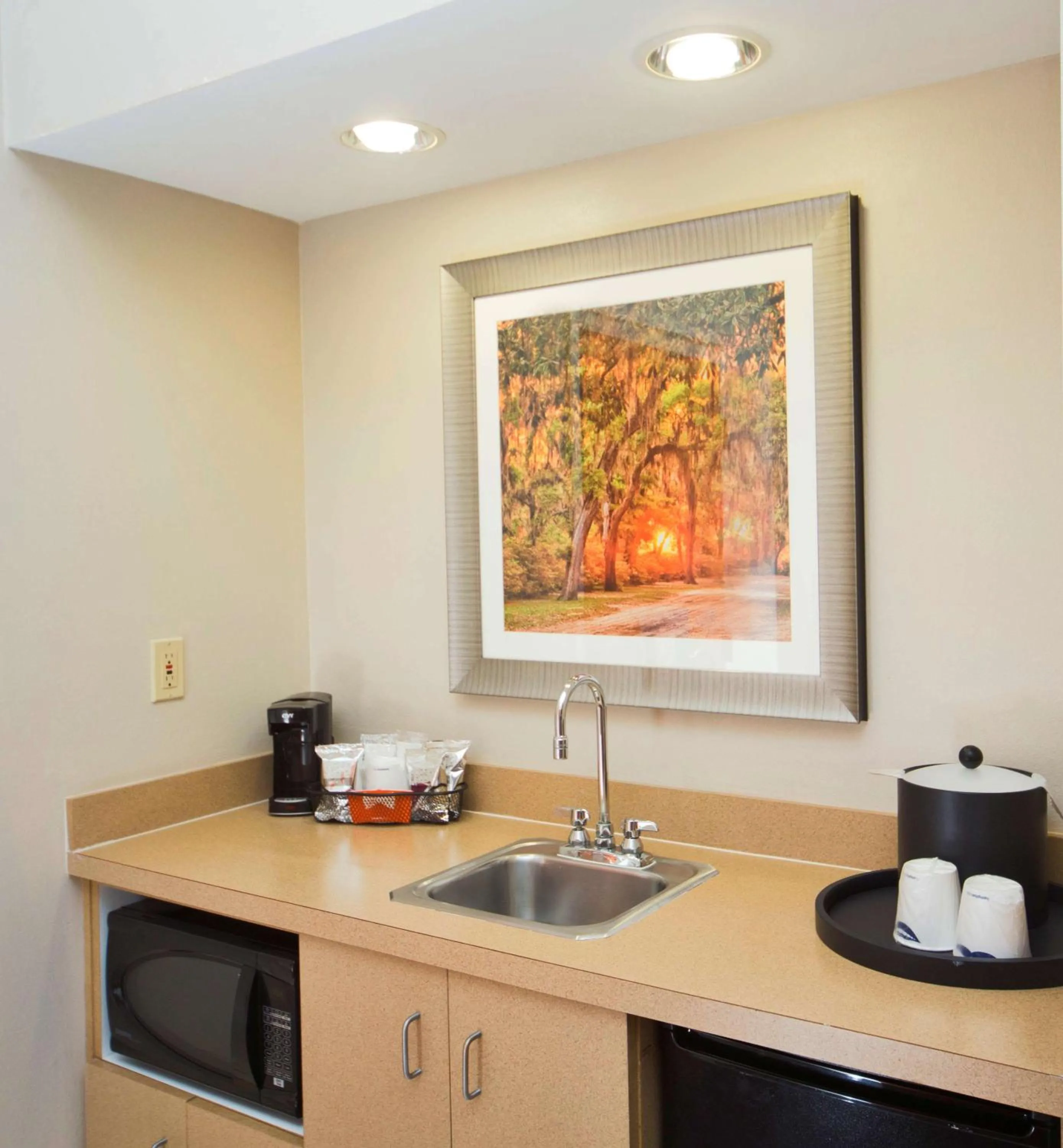 Bed in Hampton Inn & Suites Valdosta/Conference Center