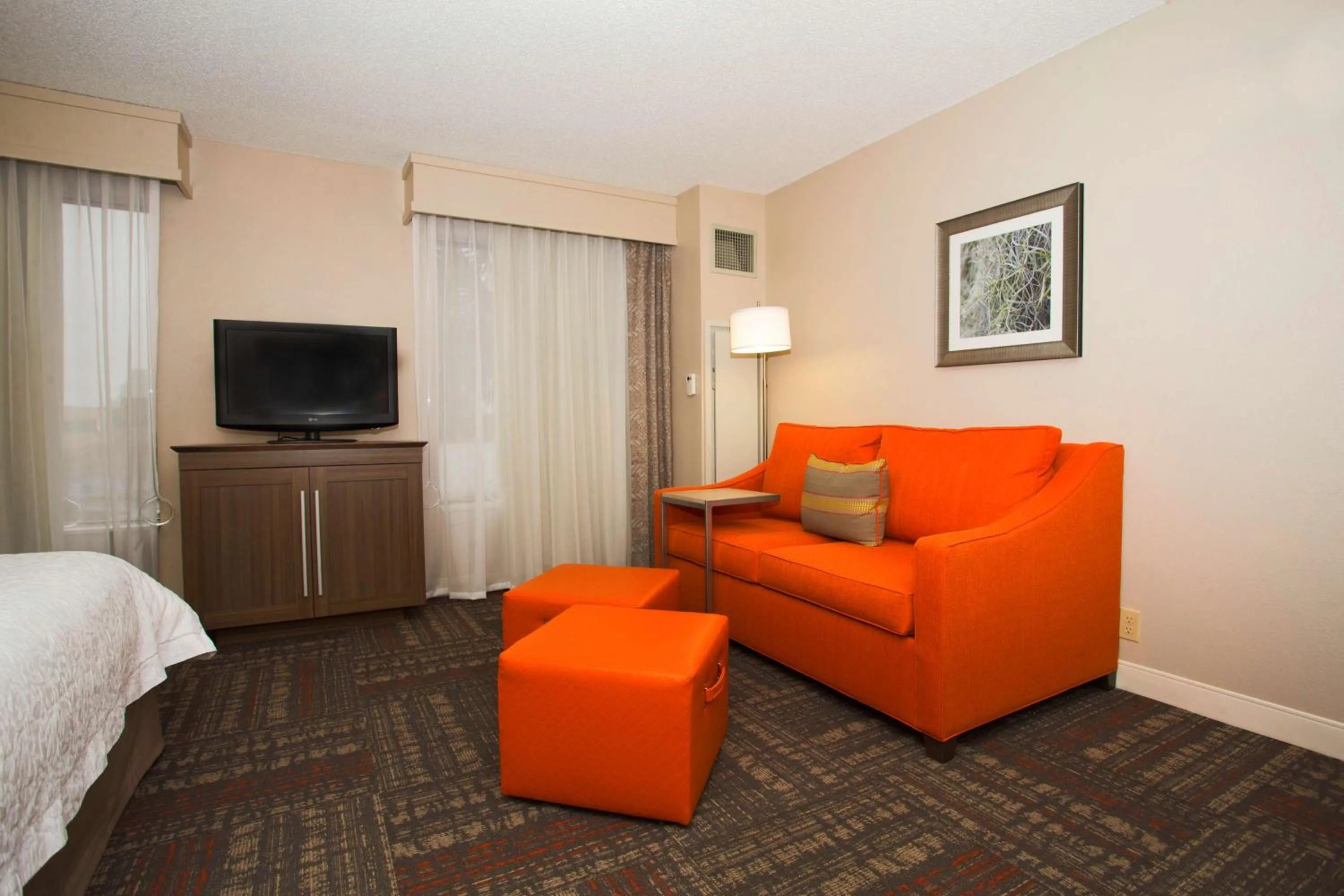 Bed in Hampton Inn & Suites Valdosta/Conference Center