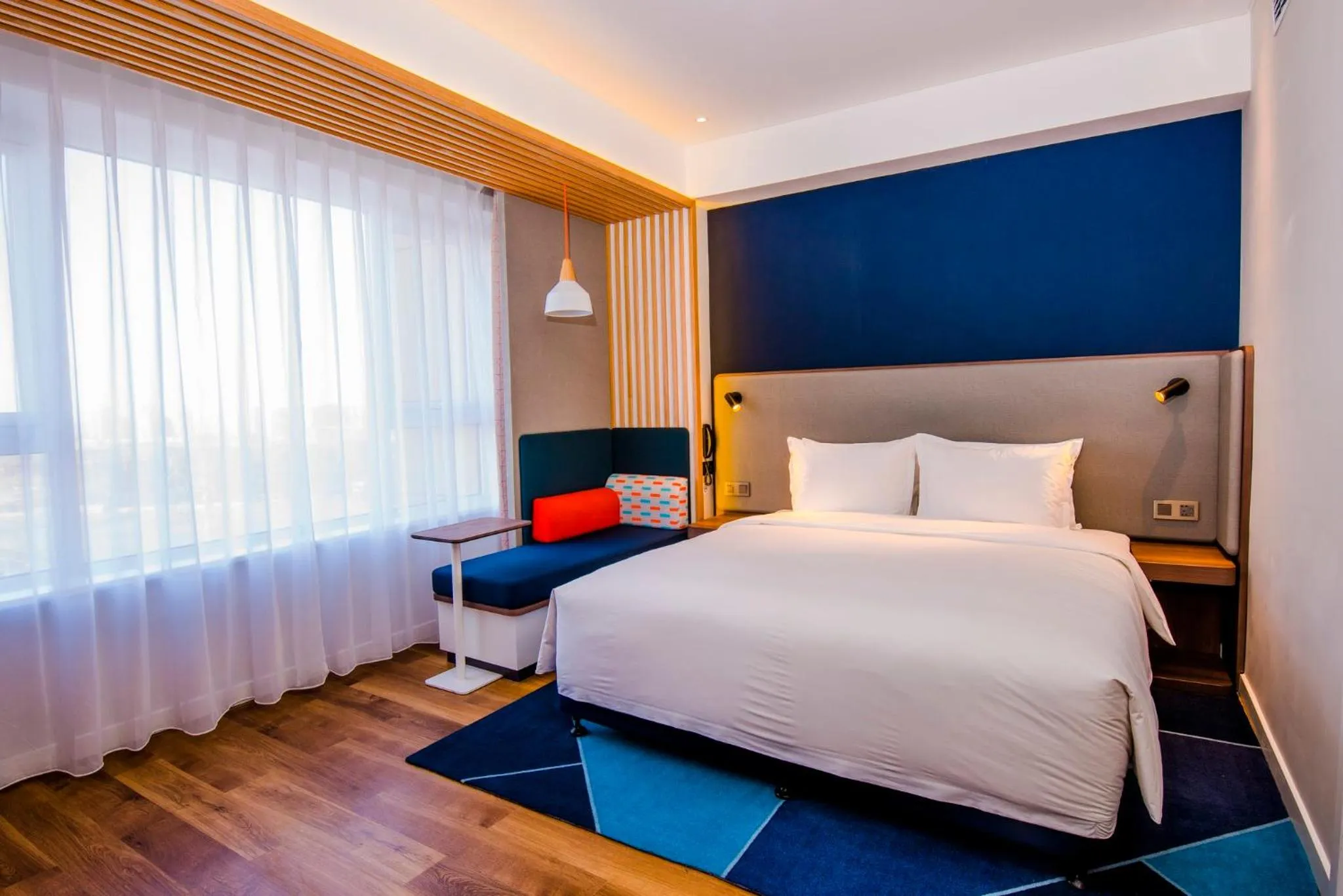 Photo of the whole room, Bed in Holiday Inn Express Yinchuan Downtown by IHG