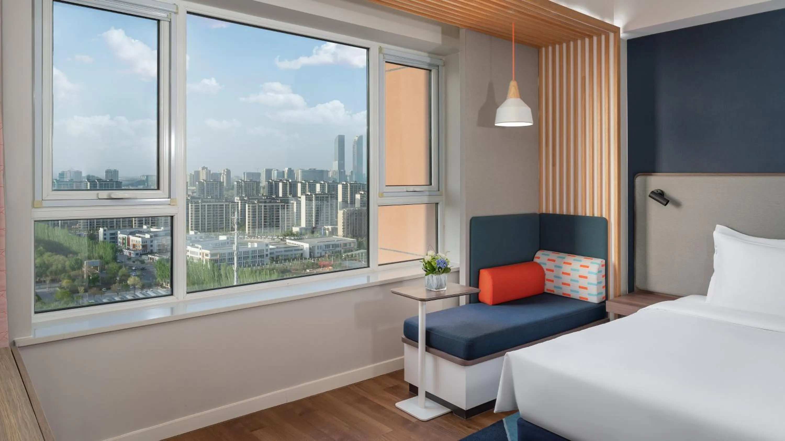 Photo of the whole room, Bed in Holiday Inn Express Yinchuan Downtown by IHG