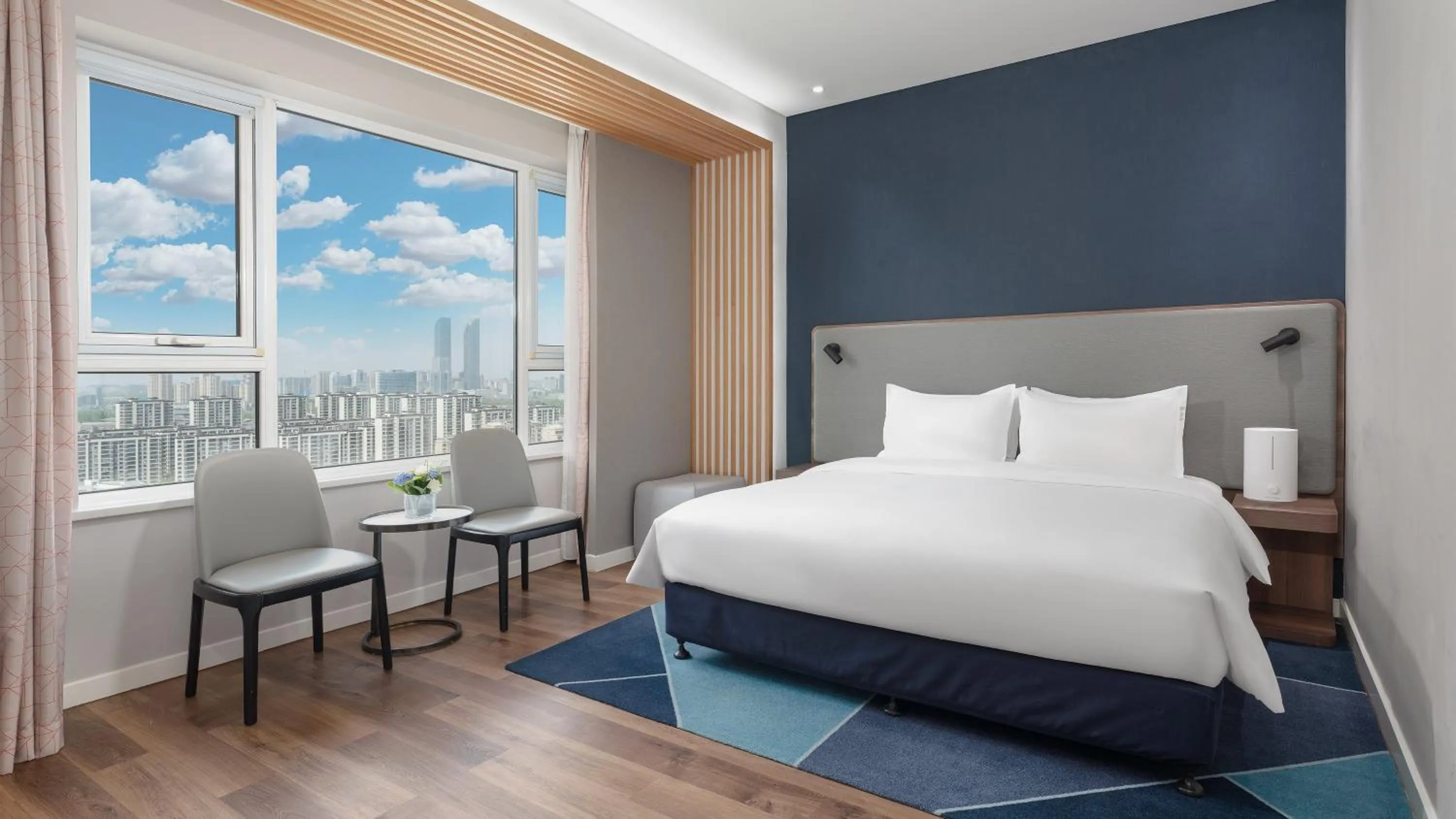 Photo of the whole room, Bed in Holiday Inn Express Yinchuan Downtown by IHG