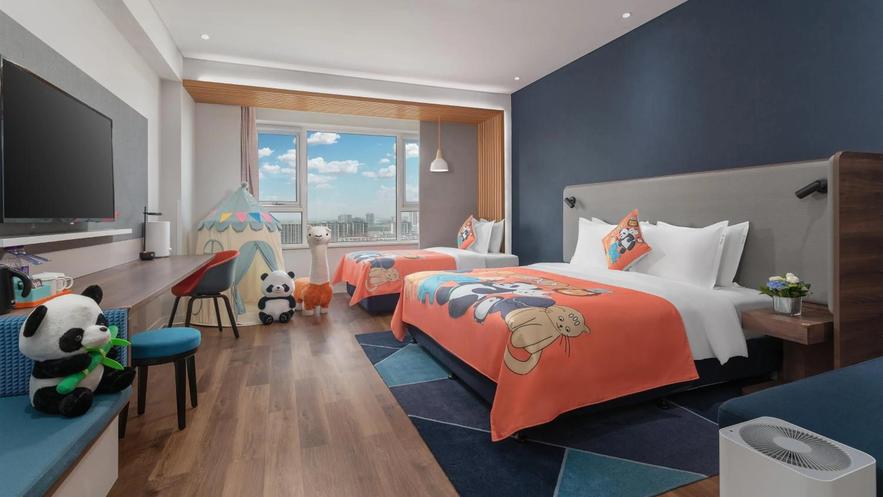 Photo of the whole room, Bed in Holiday Inn Express Yinchuan Downtown by IHG