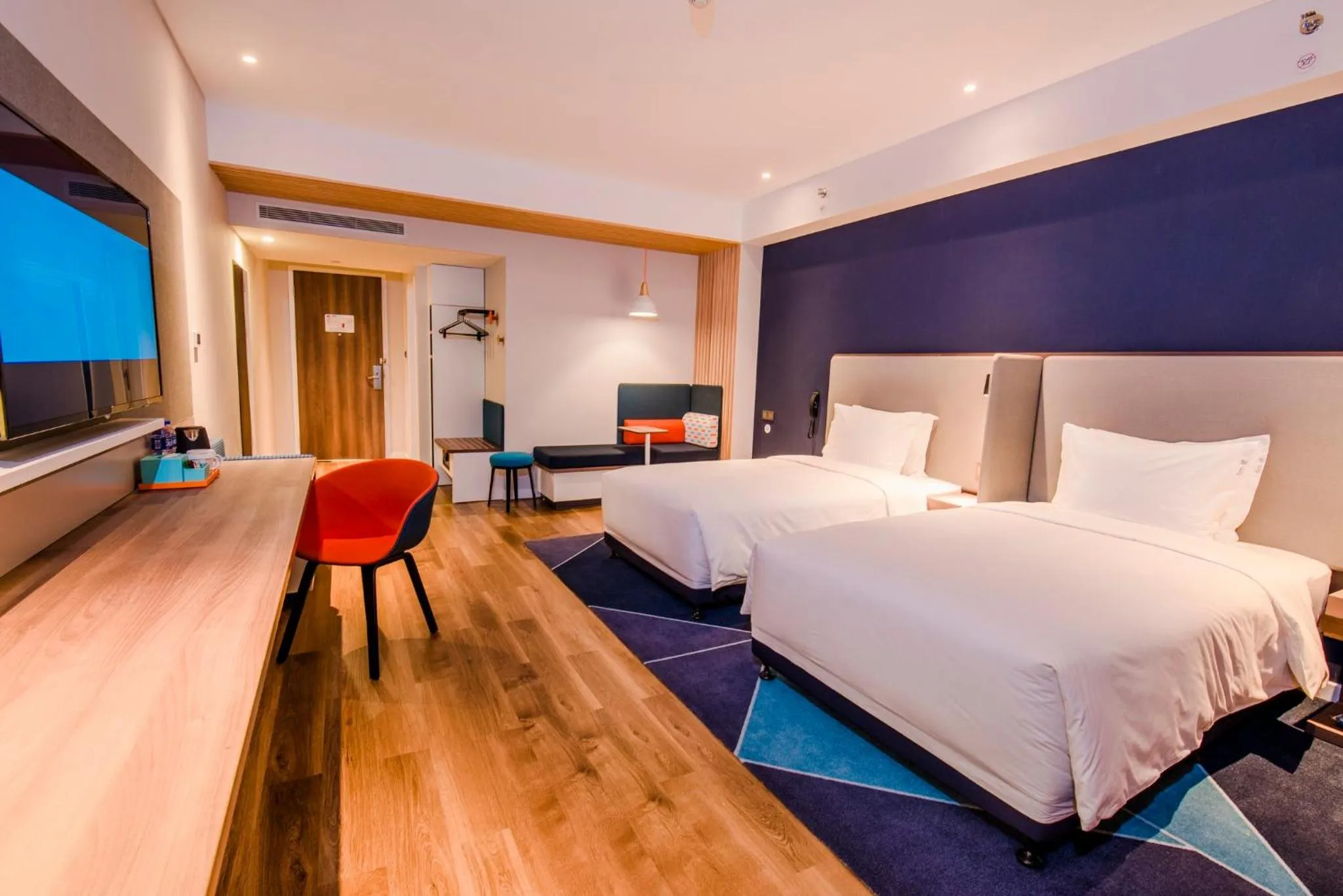 Photo of the whole room, Bed in Holiday Inn Express Yinchuan Downtown by IHG