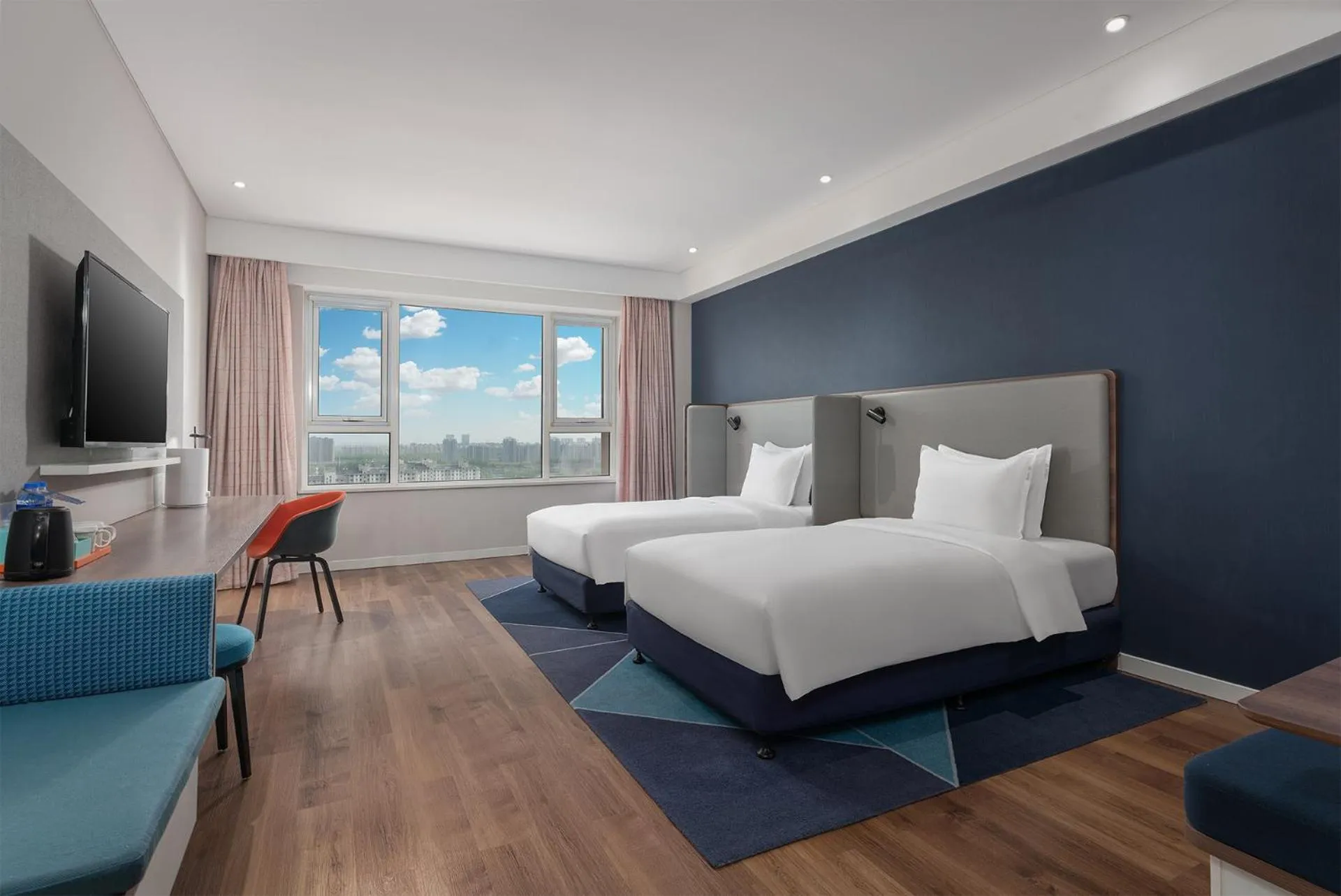 Photo of the whole room, Bed in Holiday Inn Express Yinchuan Downtown by IHG