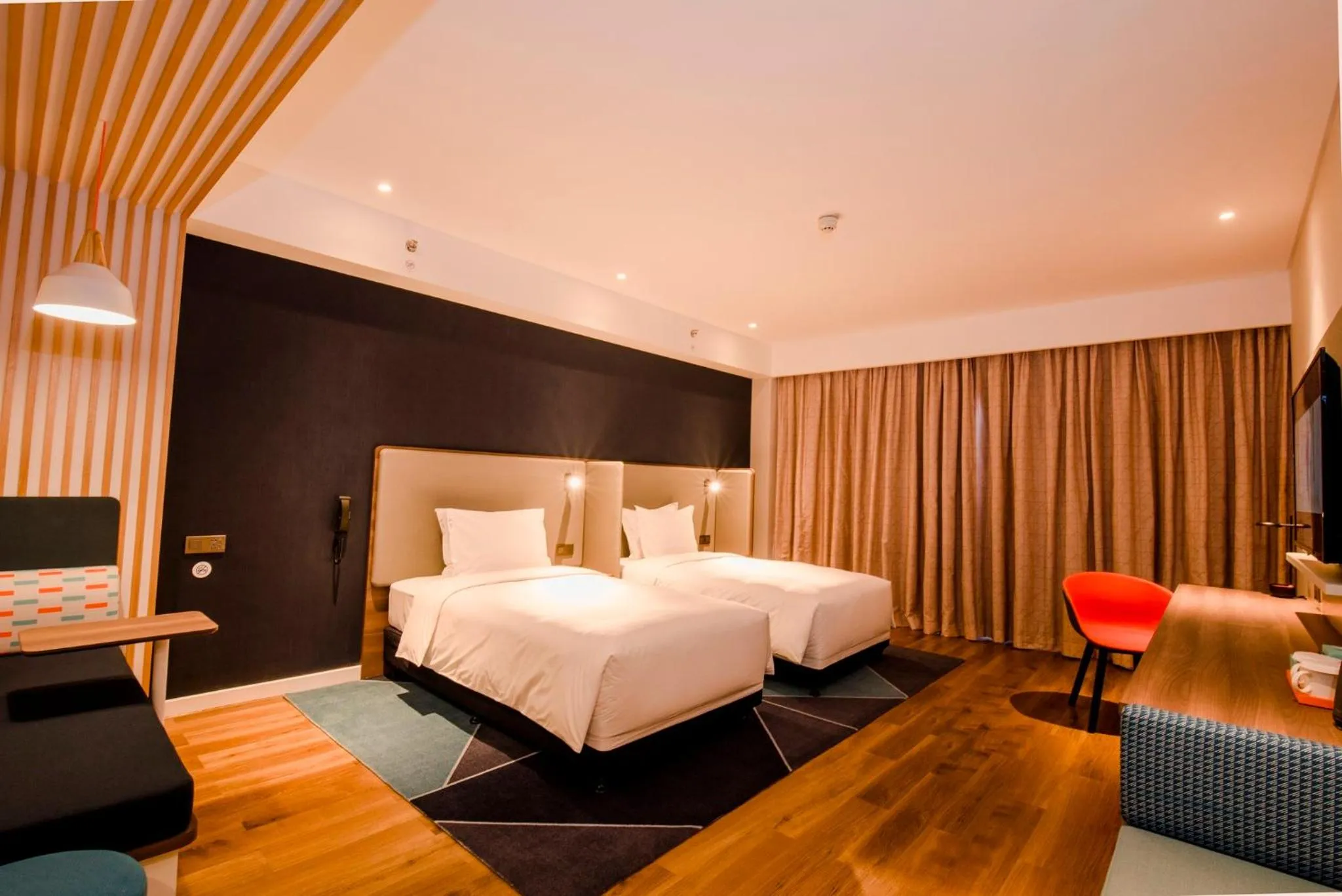 Photo of the whole room, Bed in Holiday Inn Express Yinchuan Downtown by IHG