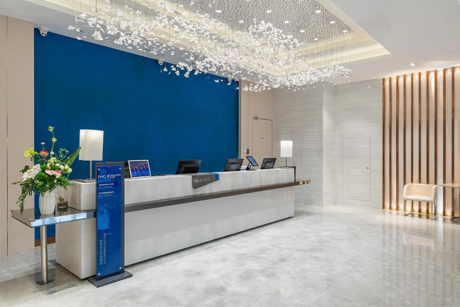 Lobby or reception in Holiday Inn Express Yinchuan Downtown by IHG