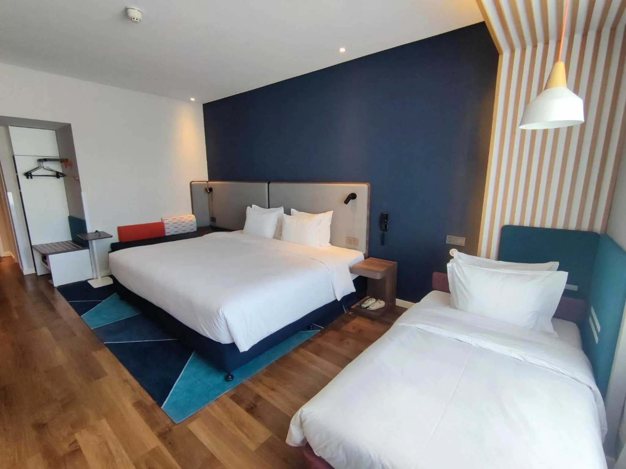 Photo of the whole room, Bed in Holiday Inn Express Yinchuan Downtown by IHG