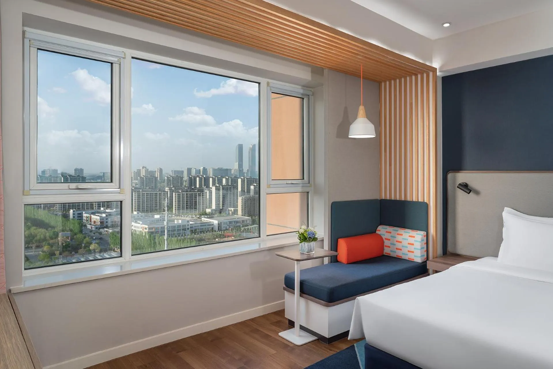 Photo of the whole room, Bed in Holiday Inn Express Yinchuan Downtown by IHG