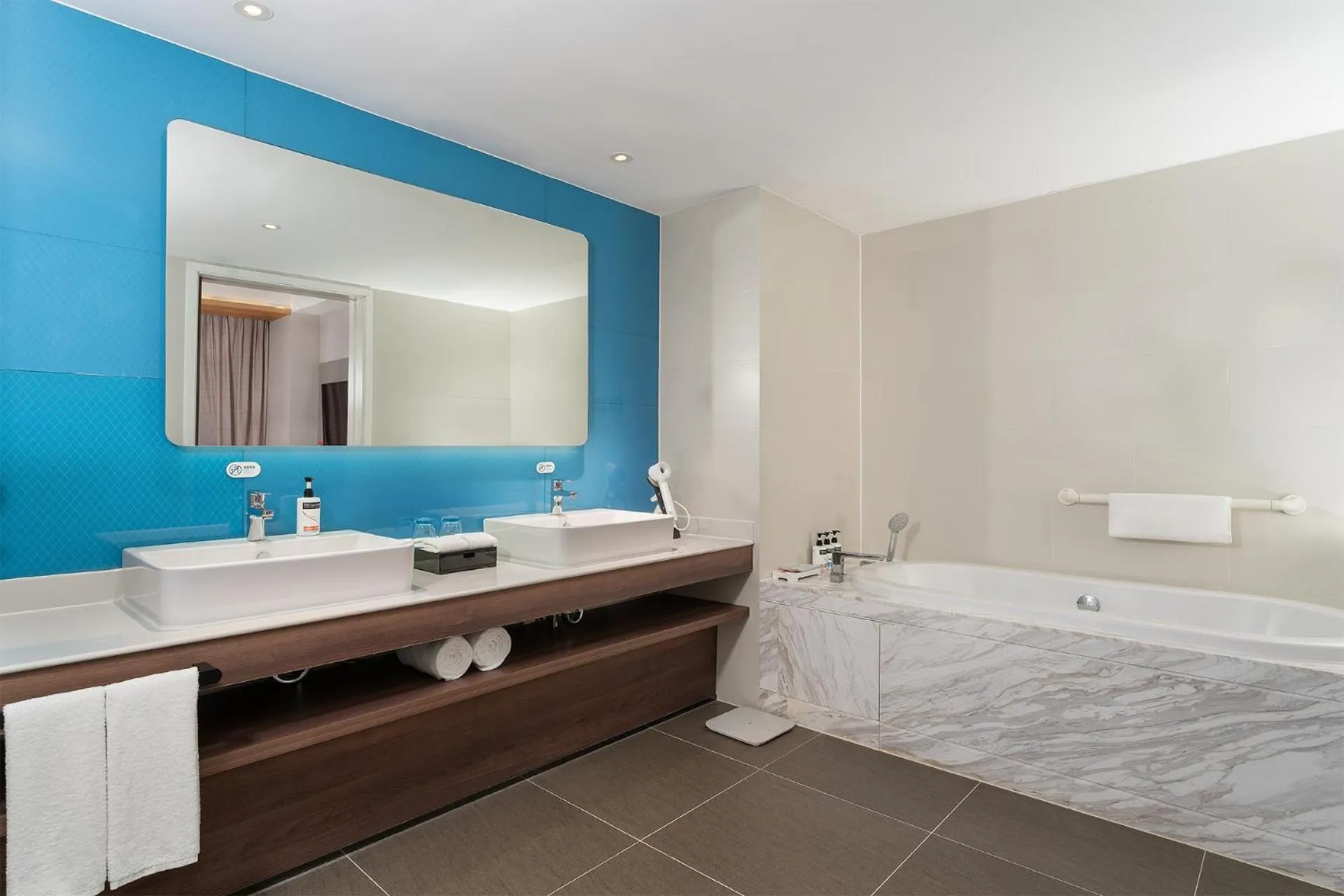 Hot Tub, Bed in Holiday Inn Express Yinchuan Downtown by IHG