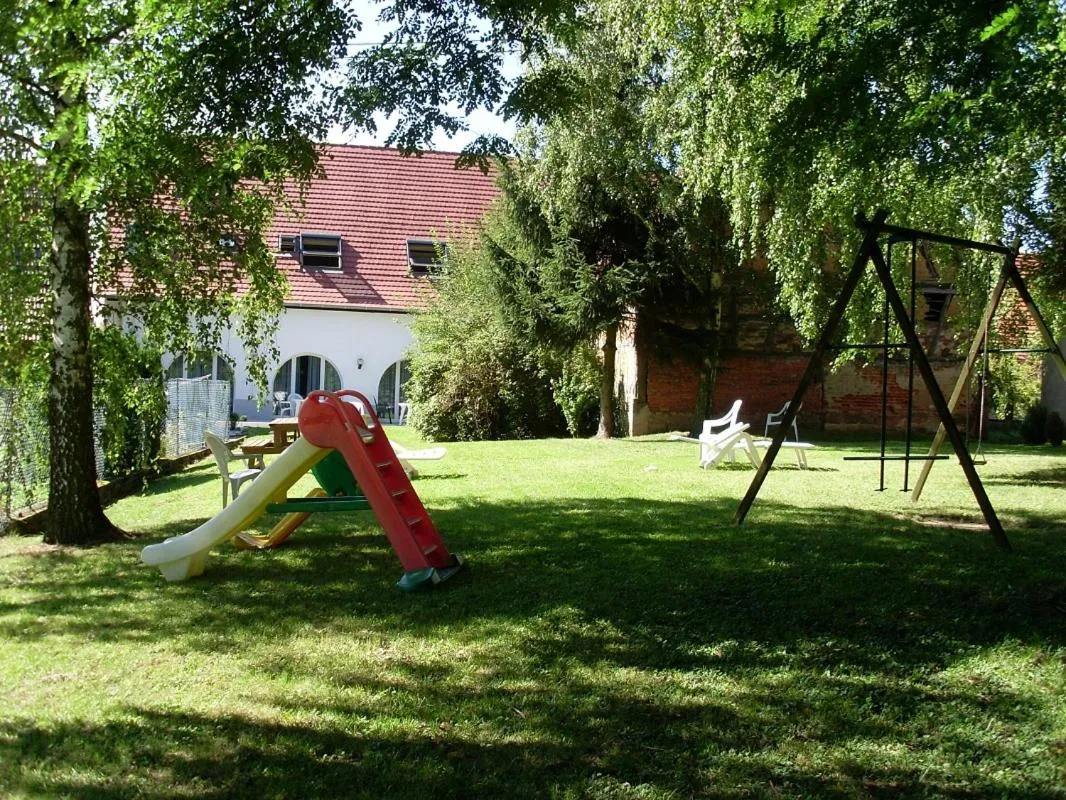 Children play ground in Gîtes et chambres d'hôtes Maison Ungerer